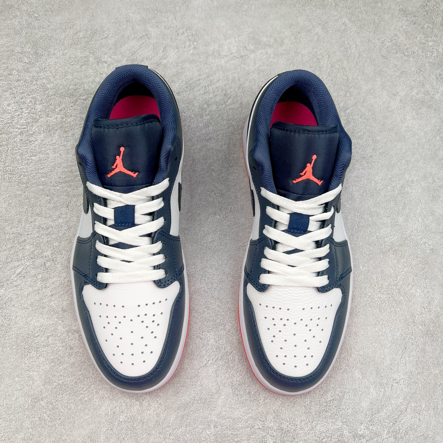 图片[2]-＃福利特价 Air Jordan AJ1 Low 低帮系列 百分百全新货品 零氧化发霉 给足利润空间操作 超乎所想的高性价比 原装楦头纸板开发 完美鞋型 超高清洁度 鞋型不臃肿别扭 原厂内置全掌气垫 A模大底 鞋舌AJ原厂专用牛津布 AJ专用反口珍珠布 原厂无杂质高弹内里海棉 特殊封边弹力鞋带 原鞋开模 拒绝公底 购置公司同步原材料 都有细节原汁原味 忠于原版 尺码：36 36.5 37.5 38 38.5 39 40 40.5 41 42 42.5 43 44 44.5 45 46-选品中心