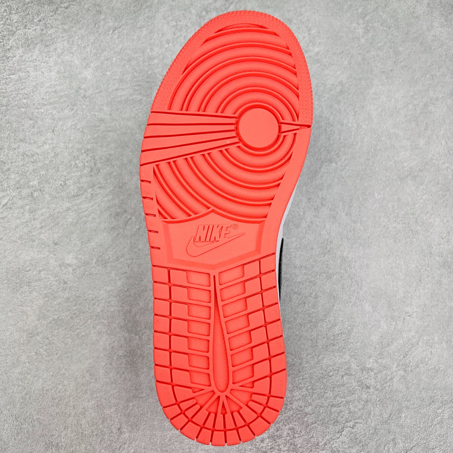 图片[9]-＃福利特价 Air Jordan AJ1 Low 低帮系列 百分百全新货品 零氧化发霉 给足利润空间操作 超乎所想的高性价比 原装楦头纸板开发 完美鞋型 超高清洁度 鞋型不臃肿别扭 原厂内置全掌气垫 A模大底 鞋舌AJ原厂专用牛津布 AJ专用反口珍珠布 原厂无杂质高弹内里海棉 特殊封边弹力鞋带 原鞋开模 拒绝公底 购置公司同步原材料 都有细节原汁原味 忠于原版 尺码：36 36.5 37.5 38 38.5 39 40 40.5 41 42 42.5 43 44 44.5 45 46-选品中心