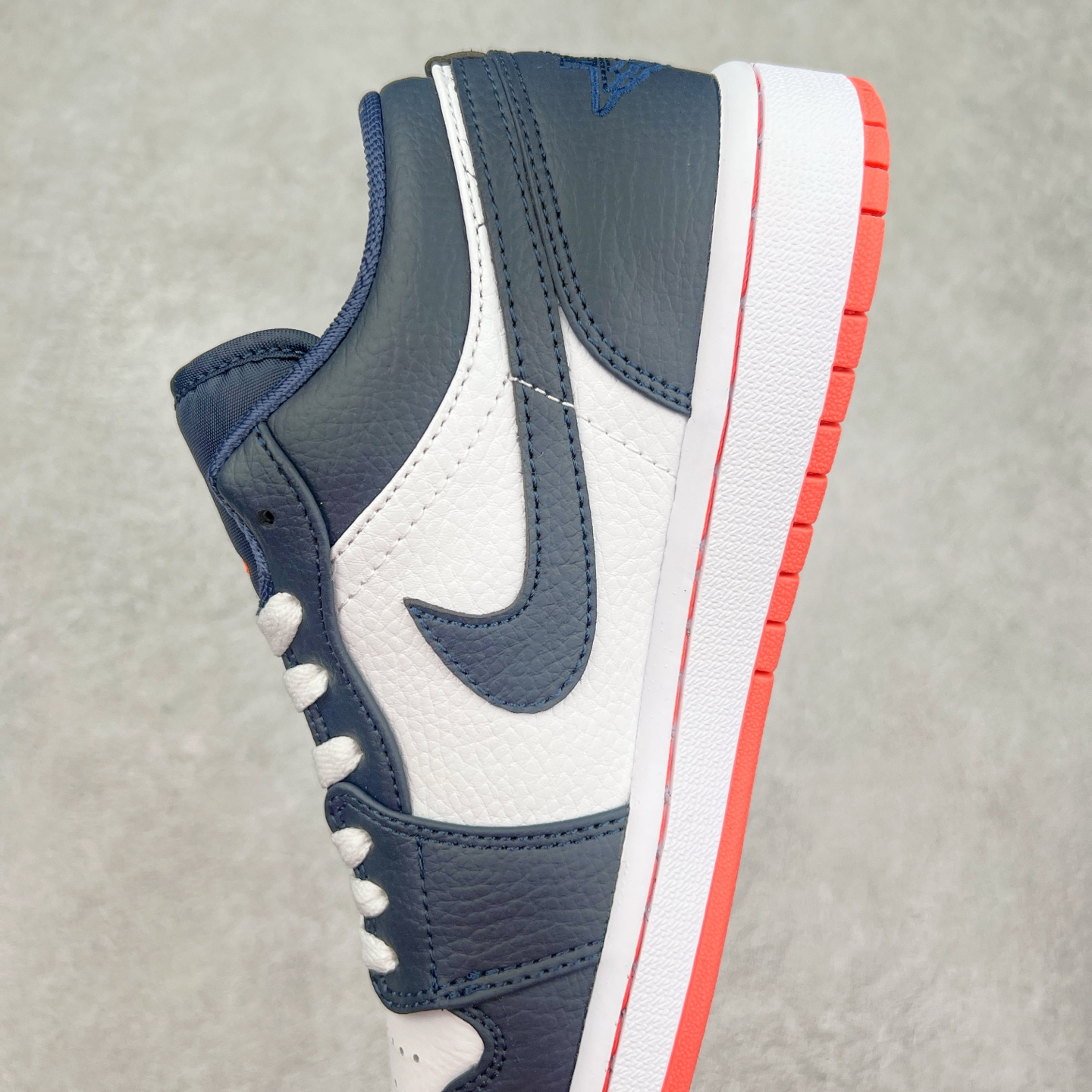 图片[7]-＃福利特价 Air Jordan AJ1 Low 低帮系列 百分百全新货品 零氧化发霉 给足利润空间操作 超乎所想的高性价比 原装楦头纸板开发 完美鞋型 超高清洁度 鞋型不臃肿别扭 原厂内置全掌气垫 A模大底 鞋舌AJ原厂专用牛津布 AJ专用反口珍珠布 原厂无杂质高弹内里海棉 特殊封边弹力鞋带 原鞋开模 拒绝公底 购置公司同步原材料 都有细节原汁原味 忠于原版 尺码：36 36.5 37.5 38 38.5 39 40 40.5 41 42 42.5 43 44 44.5 45 46-选品中心