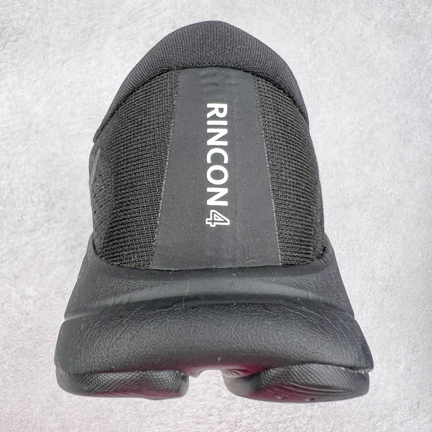 图片[8]-HOKA ONE ONE RINCON 4 舒适防滑耐磨低帮休闲跑步鞋 Rincon 4 是一款日常训练用的跑步鞋，踩上去的感觉很结实。它适合中短距离跑步，但如果您习惯于稍硬的感觉，也可以用于长距离跑步。但它的速度不够快，不能作为速度训练鞋，也不够柔软，不能作为恢复训练鞋，日常里程跑才是它的优势所在。如果您想尝试 Hoka 跑鞋，又想享受极具竞争力的价格，那就试试这款鞋吧。尺码：36 36.5 37.5 38 38.5 39 40 40.5 41 42 42.5 43 44 44.5 45-选品中心