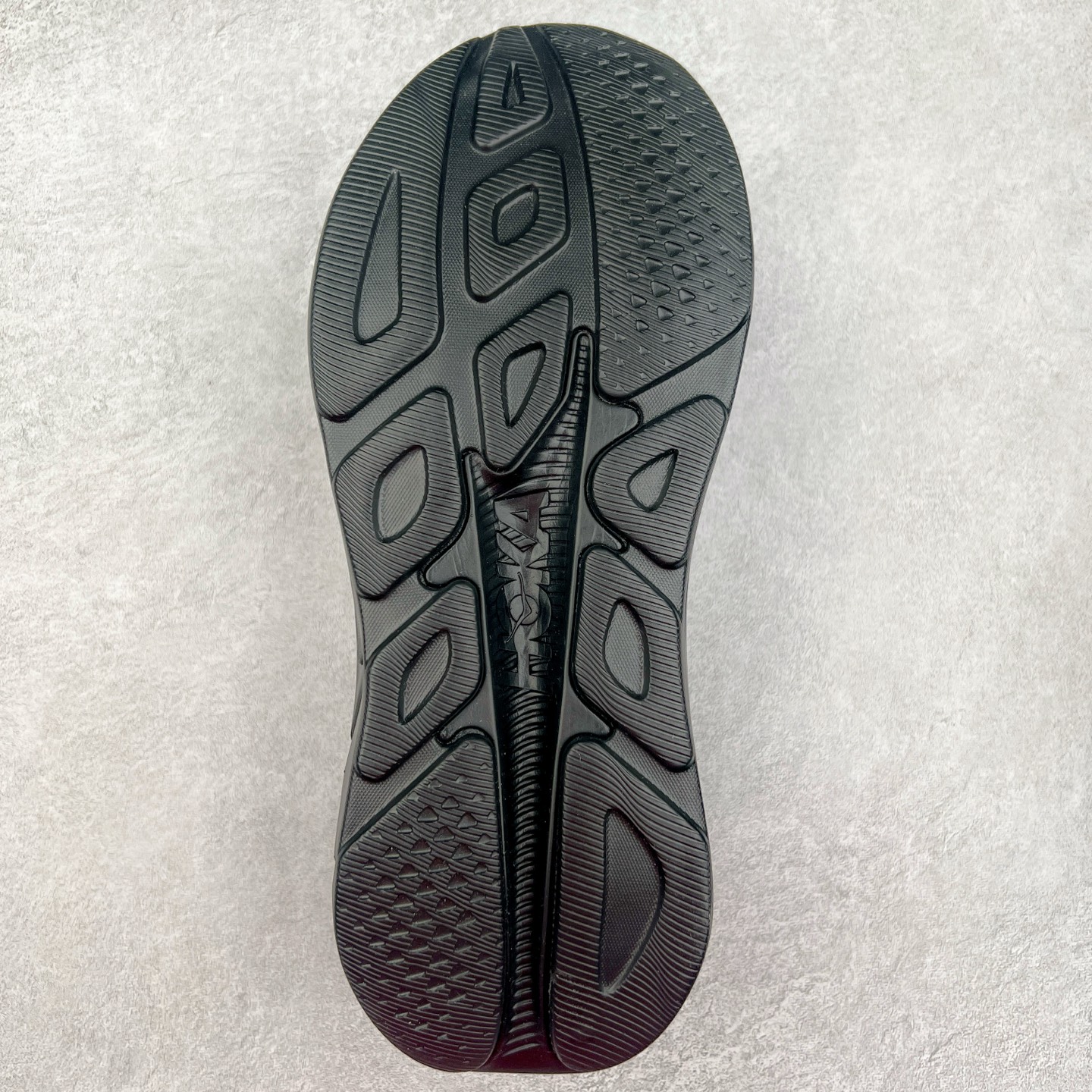 图片[9]-HOKA ONE ONE RINCON 4 舒适防滑耐磨低帮休闲跑步鞋 Rincon 4 是一款日常训练用的跑步鞋，踩上去的感觉很结实。它适合中短距离跑步，但如果您习惯于稍硬的感觉，也可以用于长距离跑步。但它的速度不够快，不能作为速度训练鞋，也不够柔软，不能作为恢复训练鞋，日常里程跑才是它的优势所在。如果您想尝试 Hoka 跑鞋，又想享受极具竞争力的价格，那就试试这款鞋吧。尺码：36 36.5 37.5 38 38.5 39 40 40.5 41 42 42.5 43 44 44.5 45-选品中心