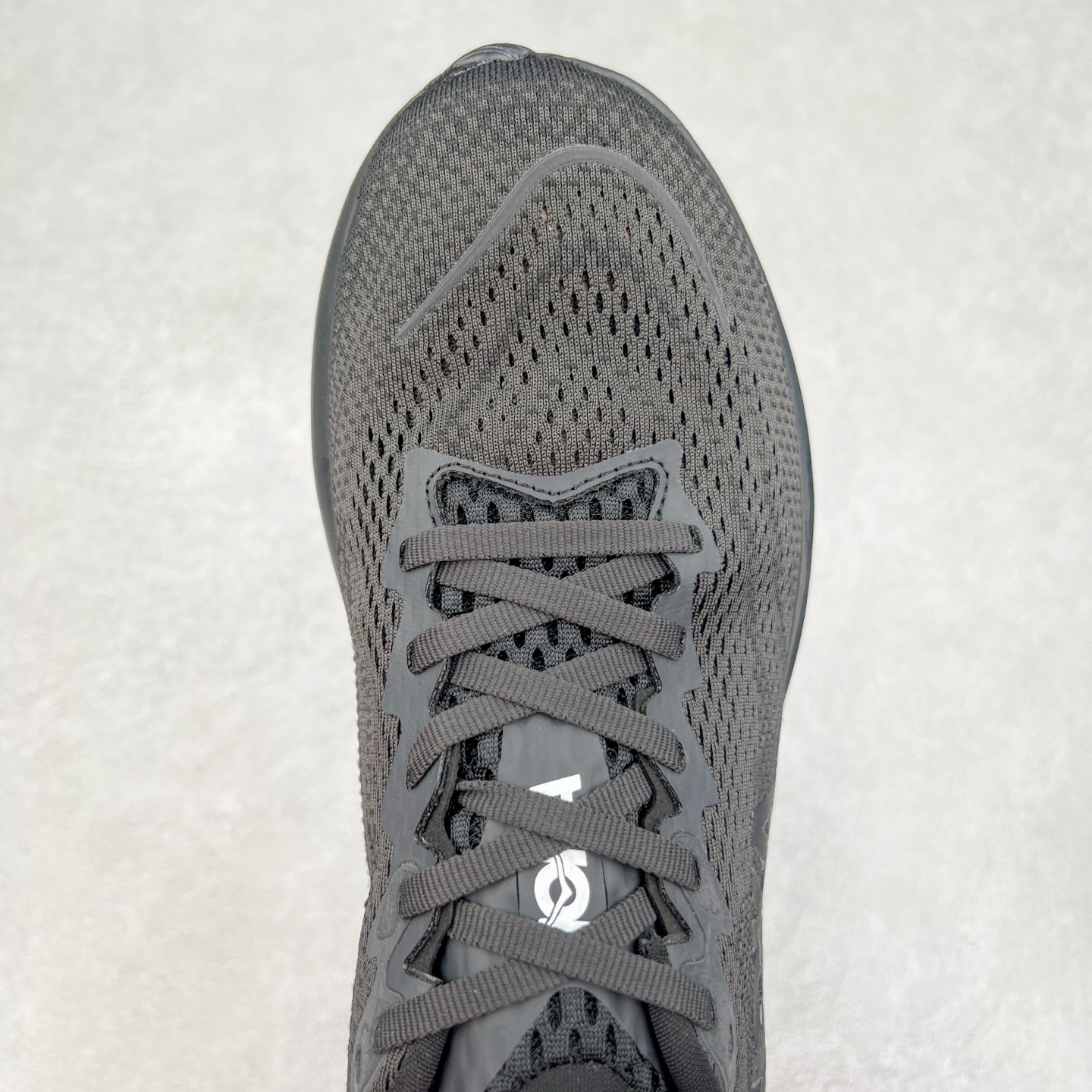 图片[4]-HOKA ONE ONE RINCON 4 舒适防滑耐磨低帮休闲跑步鞋 Rincon 4 是一款日常训练用的跑步鞋，踩上去的感觉很结实。它适合中短距离跑步，但如果您习惯于稍硬的感觉，也可以用于长距离跑步。但它的速度不够快，不能作为速度训练鞋，也不够柔软，不能作为恢复训练鞋，日常里程跑才是它的优势所在。如果您想尝试 Hoka 跑鞋，又想享受极具竞争力的价格，那就试试这款鞋吧。尺码：36 36.5 37.5 38 38.5 39 40 40.5 41 42 42.5 43 44 44.5 45-选品中心