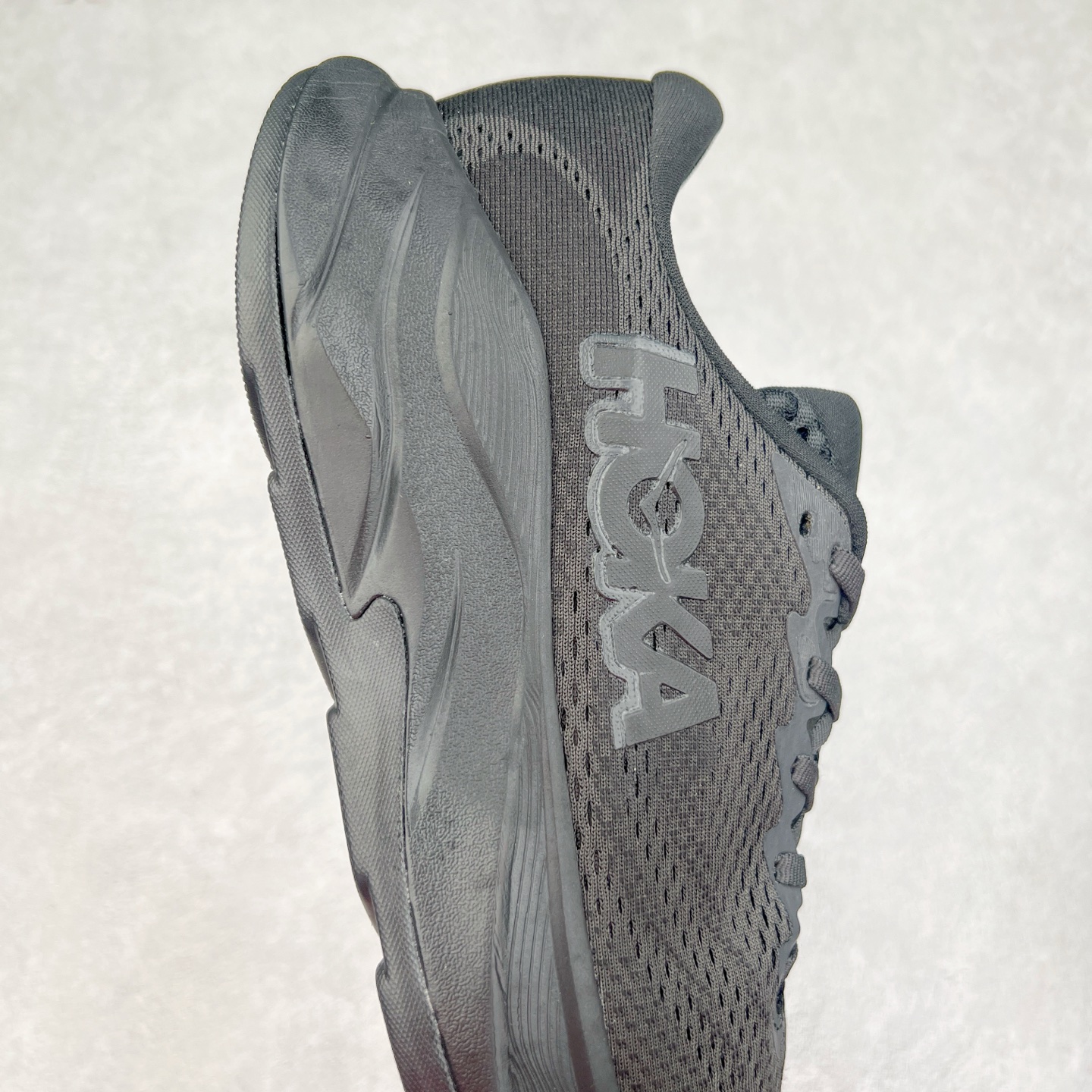 图片[6]-HOKA ONE ONE RINCON 4 舒适防滑耐磨低帮休闲跑步鞋 Rincon 4 是一款日常训练用的跑步鞋，踩上去的感觉很结实。它适合中短距离跑步，但如果您习惯于稍硬的感觉，也可以用于长距离跑步。但它的速度不够快，不能作为速度训练鞋，也不够柔软，不能作为恢复训练鞋，日常里程跑才是它的优势所在。如果您想尝试 Hoka 跑鞋，又想享受极具竞争力的价格，那就试试这款鞋吧。尺码：36 36.5 37.5 38 38.5 39 40 40.5 41 42 42.5 43 44 44.5 45-选品中心