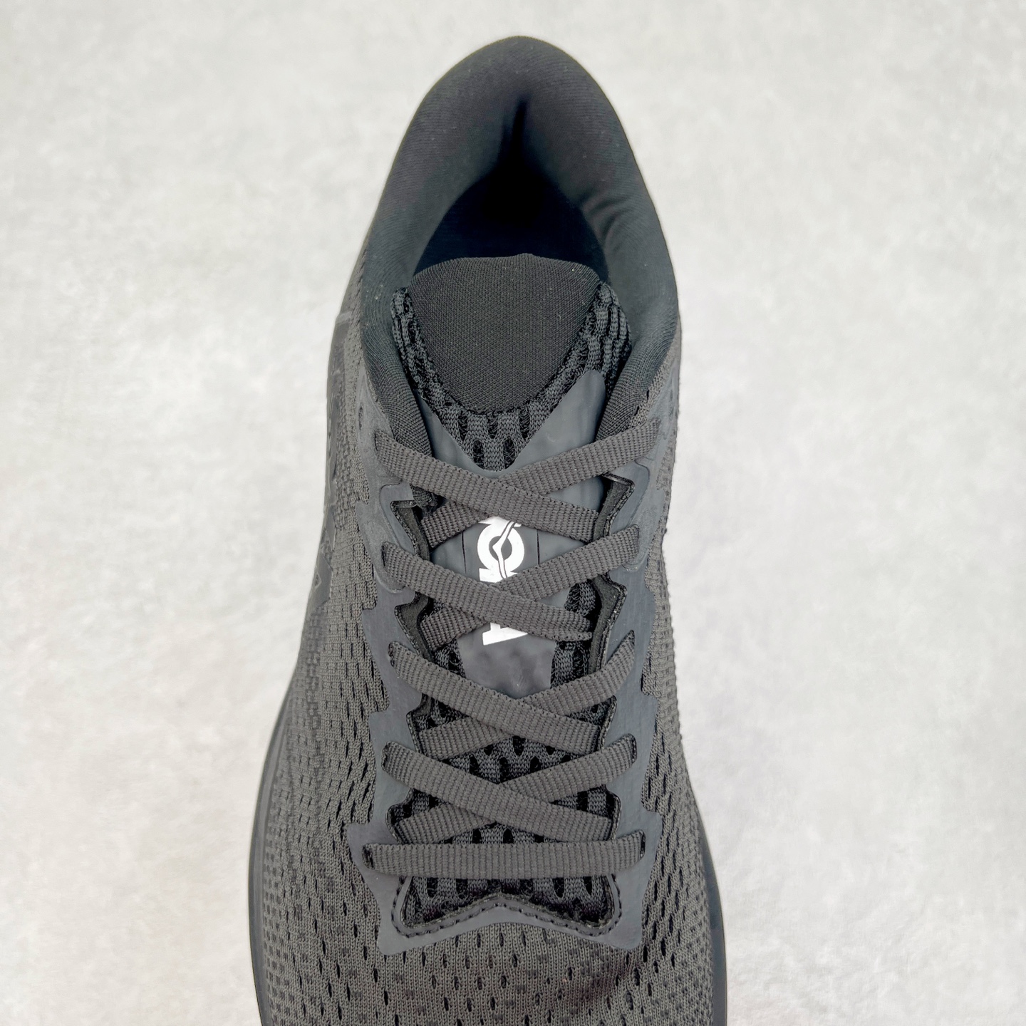 图片[5]-HOKA ONE ONE RINCON 4 舒适防滑耐磨低帮休闲跑步鞋 Rincon 4 是一款日常训练用的跑步鞋，踩上去的感觉很结实。它适合中短距离跑步，但如果您习惯于稍硬的感觉，也可以用于长距离跑步。但它的速度不够快，不能作为速度训练鞋，也不够柔软，不能作为恢复训练鞋，日常里程跑才是它的优势所在。如果您想尝试 Hoka 跑鞋，又想享受极具竞争力的价格，那就试试这款鞋吧。尺码：36 36.5 37.5 38 38.5 39 40 40.5 41 42 42.5 43 44 44.5 45-选品中心