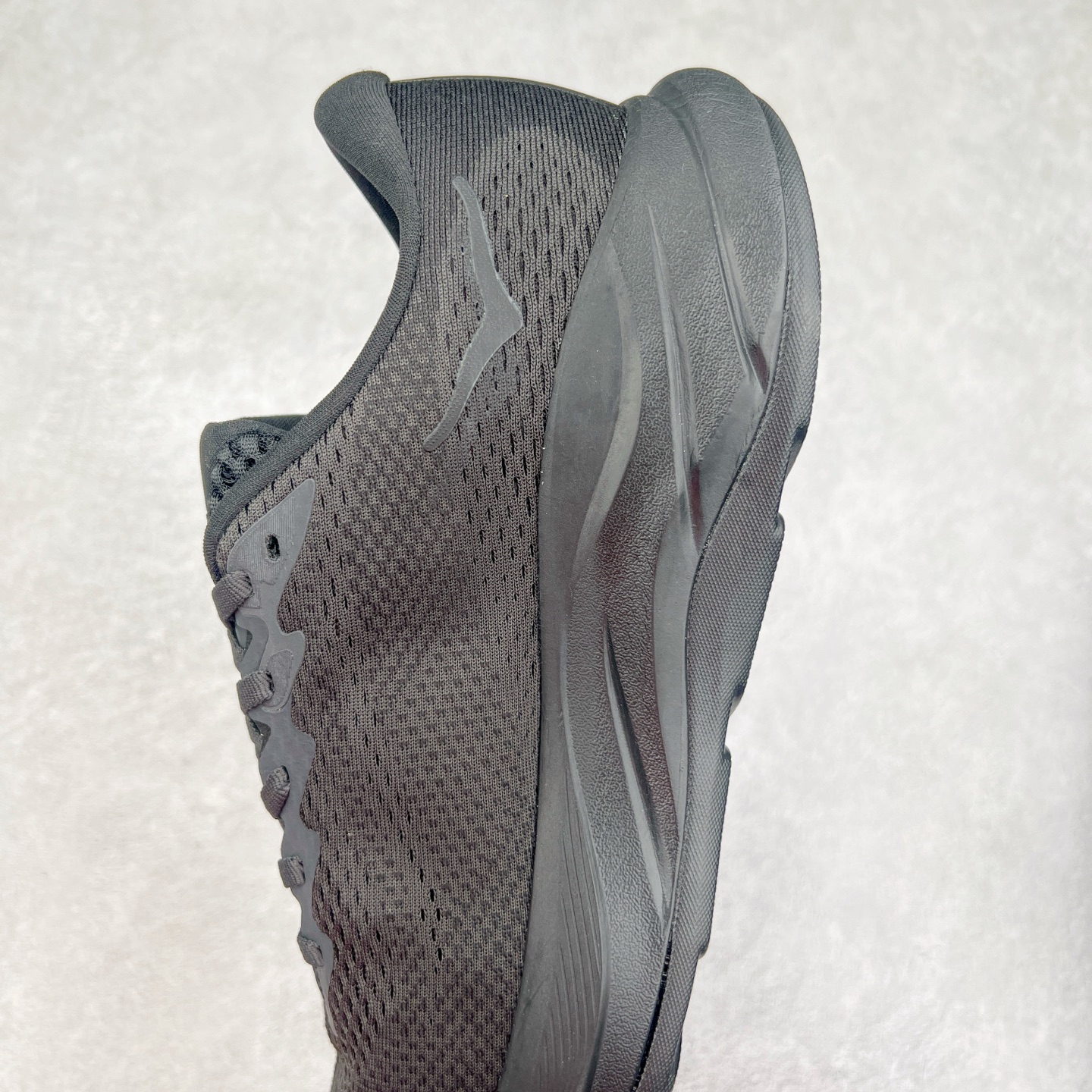 图片[7]-HOKA ONE ONE RINCON 4 舒适防滑耐磨低帮休闲跑步鞋 Rincon 4 是一款日常训练用的跑步鞋，踩上去的感觉很结实。它适合中短距离跑步，但如果您习惯于稍硬的感觉，也可以用于长距离跑步。但它的速度不够快，不能作为速度训练鞋，也不够柔软，不能作为恢复训练鞋，日常里程跑才是它的优势所在。如果您想尝试 Hoka 跑鞋，又想享受极具竞争力的价格，那就试试这款鞋吧。尺码：36 36.5 37.5 38 38.5 39 40 40.5 41 42 42.5 43 44 44.5 45-选品中心