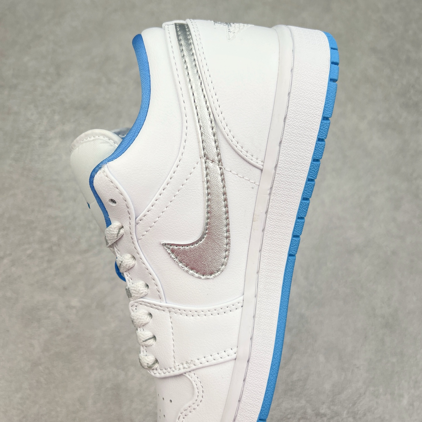 图片[7]-Air Jordan AJ1 Low 低帮定制 AO9944-441 原厂内置气垫魔块 A模大底 头层小牛皮 鞋舌AJ原厂专用牛津布+AJ专用反口珍珠布+原厂无杂质高弹内里海棉+特殊封边弹力鞋带 尺码：36 36.5 37.5 38 38.5 39 40 40.5 41 42 42.5 43 44 44.5 45-选品中心