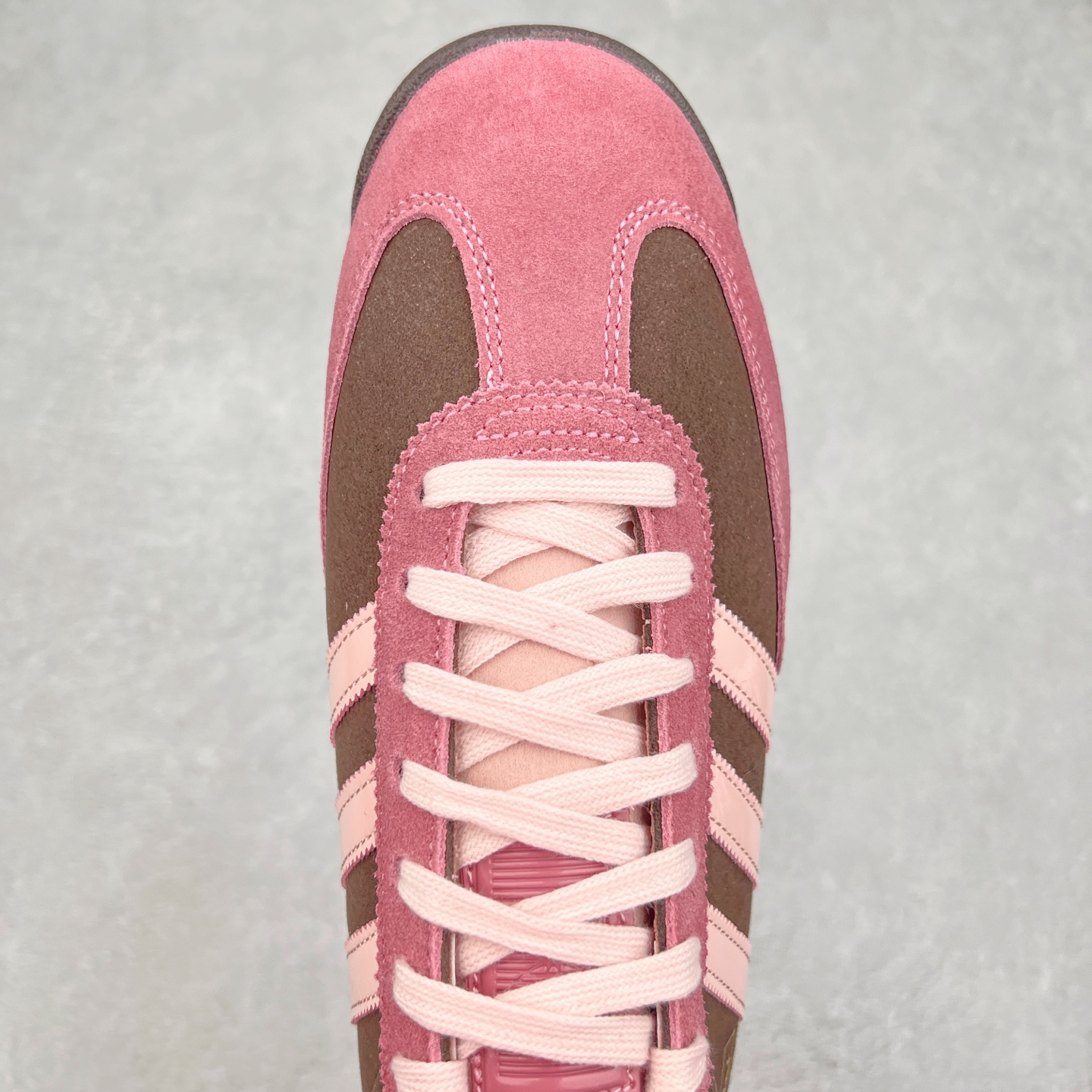 图片[4]-＃HP纯原 AD Wmns SL72 OG 系列德训足球风百搭低帮休闲运动板鞋 JP5200 采用高弹EVA+MODEL+RB三层组合底 区别市面RB一体大底 三层组合鞋底重量与原鞋一致 Originals 将有「T 头鞋」造型的诞生于 1972 年的 SL72 鞋款复刻带回 各位买鞋又有新选择了 1972 年 SL72 问世后 引领了后来阿迪达斯的跑鞋发展方向 其中「SL」代表了 Super Light 彰显了产品轻便的特性 1972 年 SL72 问世后 引领了后来阿迪达斯的跑鞋发展方向 其中「SL」代表了 Super Light 彰显了产品轻便的特性 这次 Originals 延续其轻质经典的基因 带来男女两款 SL72 男生款带来 SL72 RS 鞋型 RS 意为 Reshaped（重塑）鞋款在保留了经典的外观基础上 在尼龙材质里增加了填充物 使鞋型更加挺立和饱满 鞋头则更加圆润 鞋底的 EVA 材质则增加了鞋款的高度 女生款则带来 SL72 OG W 鞋型 OG 顾名思义则是致敬经典款式 相较于 RS（Reshaped）鞋款 鞋身更加纤细 其整体鞋身轮廓、线条、细节、材质上尊崇 70 年代 SL72 的设计 还原经典味道 尺码：36 36⅔ 37⅓ 38 38⅔ 39⅓ 40 40⅔ 41⅓ 42 42⅔ 43⅓ 44 44⅔ 45-选品中心