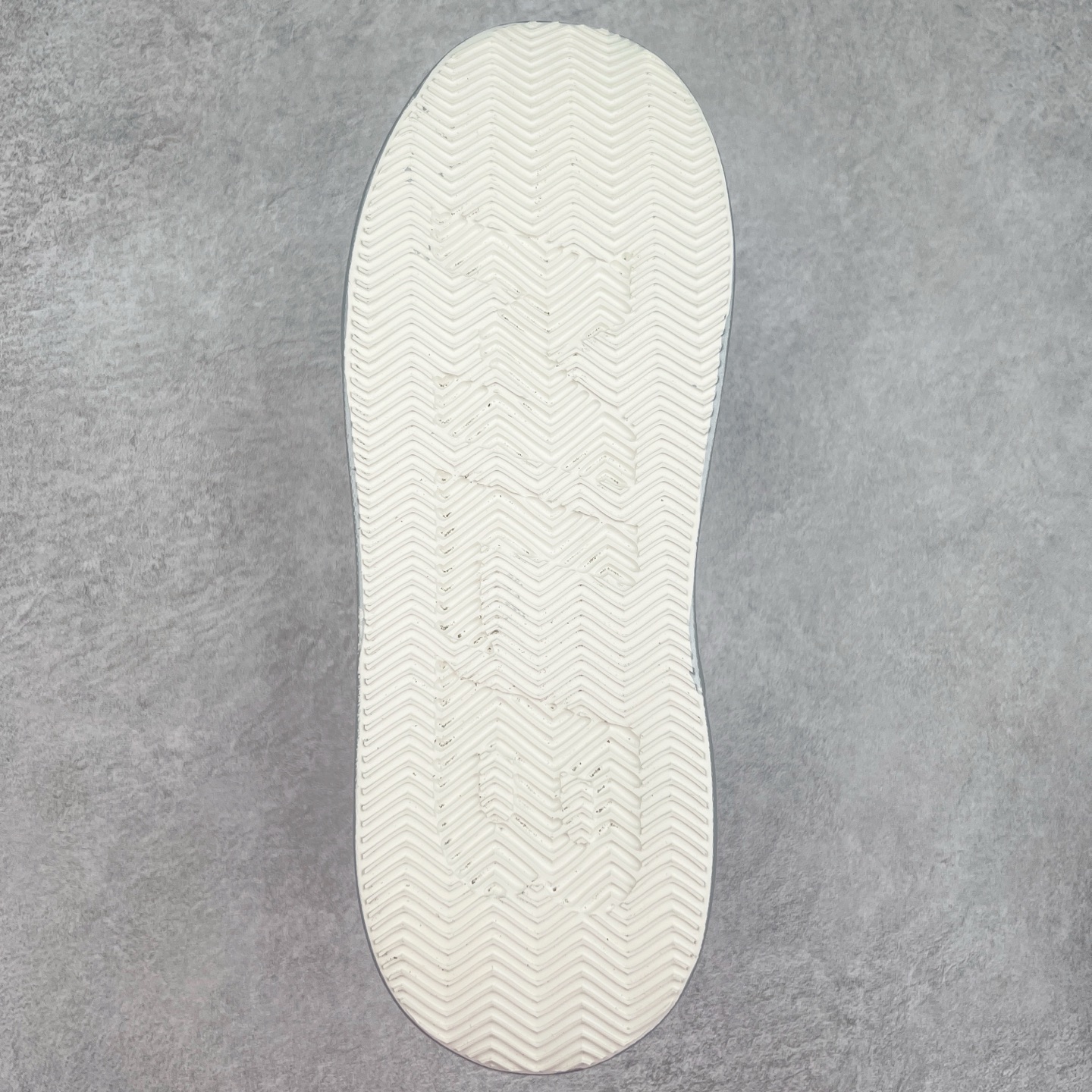 图片[9]-MLB Chunky Liner Basic 复古印花学长鞋系列低帮轻量增高厚底百搭休闲运动慢跑鞋板鞋 Korea韩国联名NY美国榄球纽约洋基队限定 韩国代购专供 全套原楦原纸板原厂数据开发 正确中底拉帮中底网布细节 平台代购专供 左脚内置芯片 韩国代购吊牌标贴 独家一比一RB+MD组合大底 高频后跟小人Logo精准对位立体饱满 正确网布加超迁鞋面 转印中底走线紧密 转印Logo工艺表层防刮不掉色 尺码：35 36 36.5 37.5 38 38.5 39 40 40.5 41 42 42.5 43 44 45-选品中心