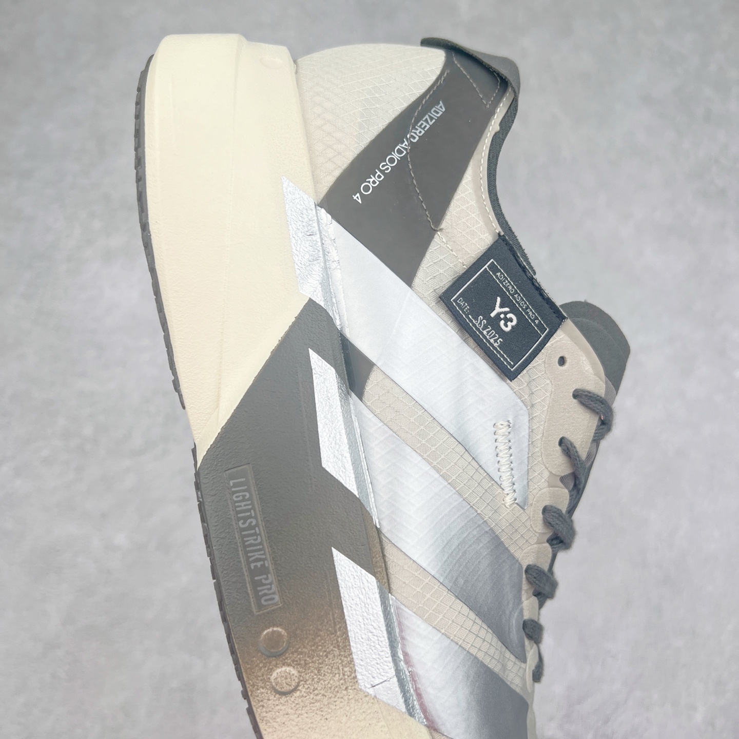 图片[6]-AD Adizero Adios Pro 4 马拉松竞速专业跑鞋 JS3148 CELERMESH针织网面非常轻薄 纤维间的缝隙很大 可以保证跑步时的透气、排汗效果 鞋舌直接与两侧的内衬和鞋底连接在一起 在跑步过程中不会被鞋舌的左右移动所困扰 在标准鞋带孔的基础上再拓宽一组鞋带孔 适合不同脚型的需求 突破性 EnergyRods 技术，有助于跑者实现更好的成绩 中底独特的LIGHTSTRIKE PRO泡棉材质 微弹感觉在跑步过程中给予了良好的支撑体验 对于顶级精英和高水平进阶跑者来说 ADIOS PRO是一双值得信赖的竞速比赛用鞋 尺码：36 36.5 37.5 38 38.5 39 40 40.5 41 42 42.5 43 44 44.5 45-选品中心