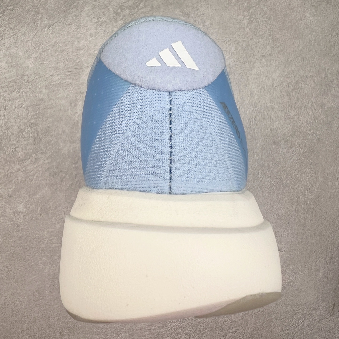 图片[8]-AD Adizero EVO SL 马拉松竞速专业跑鞋 JS4453 CELERMESH针织网面非常轻薄 纤维间的缝隙很大 可以保证跑步时的透气、排汗效果 鞋舌直接与两侧的内衬和鞋底连接在一起 在跑步过程中不会被鞋舌的左右移动所困扰 在标准鞋带孔的基础上再拓宽一组鞋带孔 适合不同脚型的需求 突破性 EnergyRods 技术，有助于跑者实现更好的成绩 中底独特的LIGHTSTRIKE PRO泡棉材质 微弹感觉在跑步过程中给予了良好的支撑体验 对于顶级精英和高水平进阶跑者来说 ADIOS PRO是一双值得信赖的竞速比赛用鞋 尺码：36 36.5 37.5 38 38.5 39 40 40.5 41 42 42.5 43 44 44.5 45-选品中心