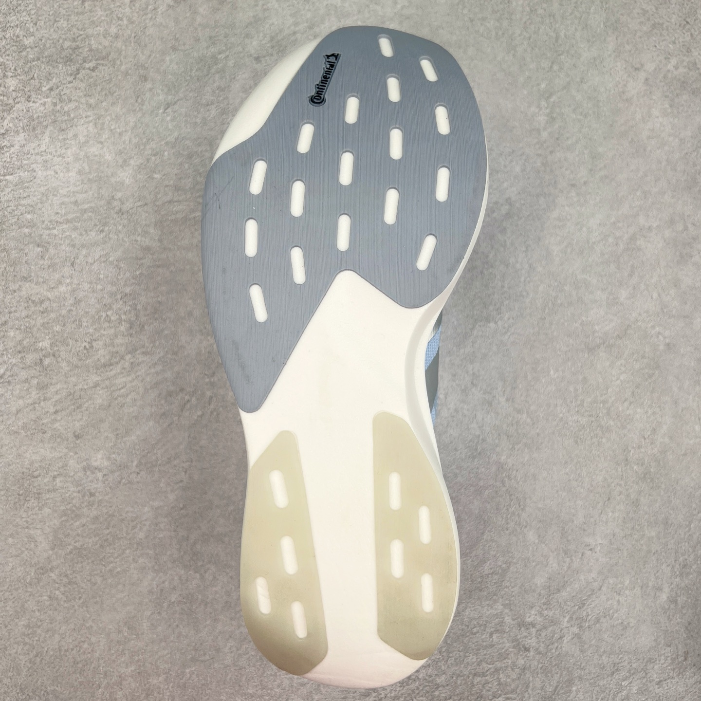 图片[9]-AD Adizero EVO SL 马拉松竞速专业跑鞋 JS4453 CELERMESH针织网面非常轻薄 纤维间的缝隙很大 可以保证跑步时的透气、排汗效果 鞋舌直接与两侧的内衬和鞋底连接在一起 在跑步过程中不会被鞋舌的左右移动所困扰 在标准鞋带孔的基础上再拓宽一组鞋带孔 适合不同脚型的需求 突破性 EnergyRods 技术，有助于跑者实现更好的成绩 中底独特的LIGHTSTRIKE PRO泡棉材质 微弹感觉在跑步过程中给予了良好的支撑体验 对于顶级精英和高水平进阶跑者来说 ADIOS PRO是一双值得信赖的竞速比赛用鞋 尺码：36 36.5 37.5 38 38.5 39 40 40.5 41 42 42.5 43 44 44.5 45-选品中心