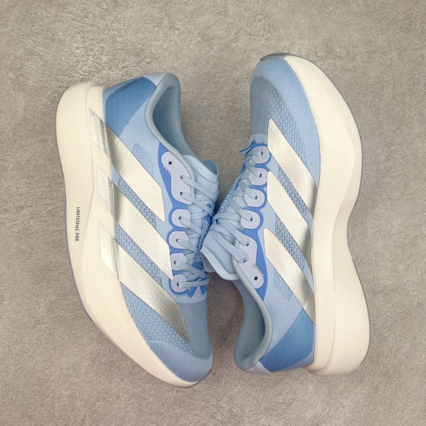 图片[3]-AD Adizero EVO SL 马拉松竞速专业跑鞋 JS4453 CELERMESH针织网面非常轻薄 纤维间的缝隙很大 可以保证跑步时的透气、排汗效果 鞋舌直接与两侧的内衬和鞋底连接在一起 在跑步过程中不会被鞋舌的左右移动所困扰 在标准鞋带孔的基础上再拓宽一组鞋带孔 适合不同脚型的需求 突破性 EnergyRods 技术，有助于跑者实现更好的成绩 中底独特的LIGHTSTRIKE PRO泡棉材质 微弹感觉在跑步过程中给予了良好的支撑体验 对于顶级精英和高水平进阶跑者来说 ADIOS PRO是一双值得信赖的竞速比赛用鞋 尺码：36 36.5 37.5 38 38.5 39 40 40.5 41 42 42.5 43 44 44.5 45-选品中心