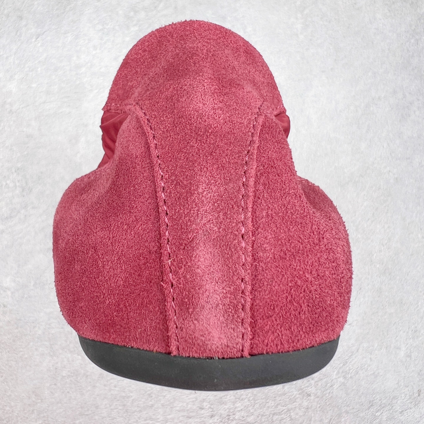 图片[8]-Prada 普拉达早春夏秀款薄底德训鞋 2025ss秀款出境率最高的单品 原版1比1开发 面料丝光牛反绒 牛皮垫脚 橡胶大底 内里羊皮包裹 软软糯糯的 鞋垫加厚小羊皮 踩上去无比舒适 有支撑感 又包裹得很好的感觉 鞋型包裹感十足 轻便好穿实用的一款休闲鞋 原版开模橡胶大底 尺码：35 36 37 38 39 40 41 42 43 44-选品中心