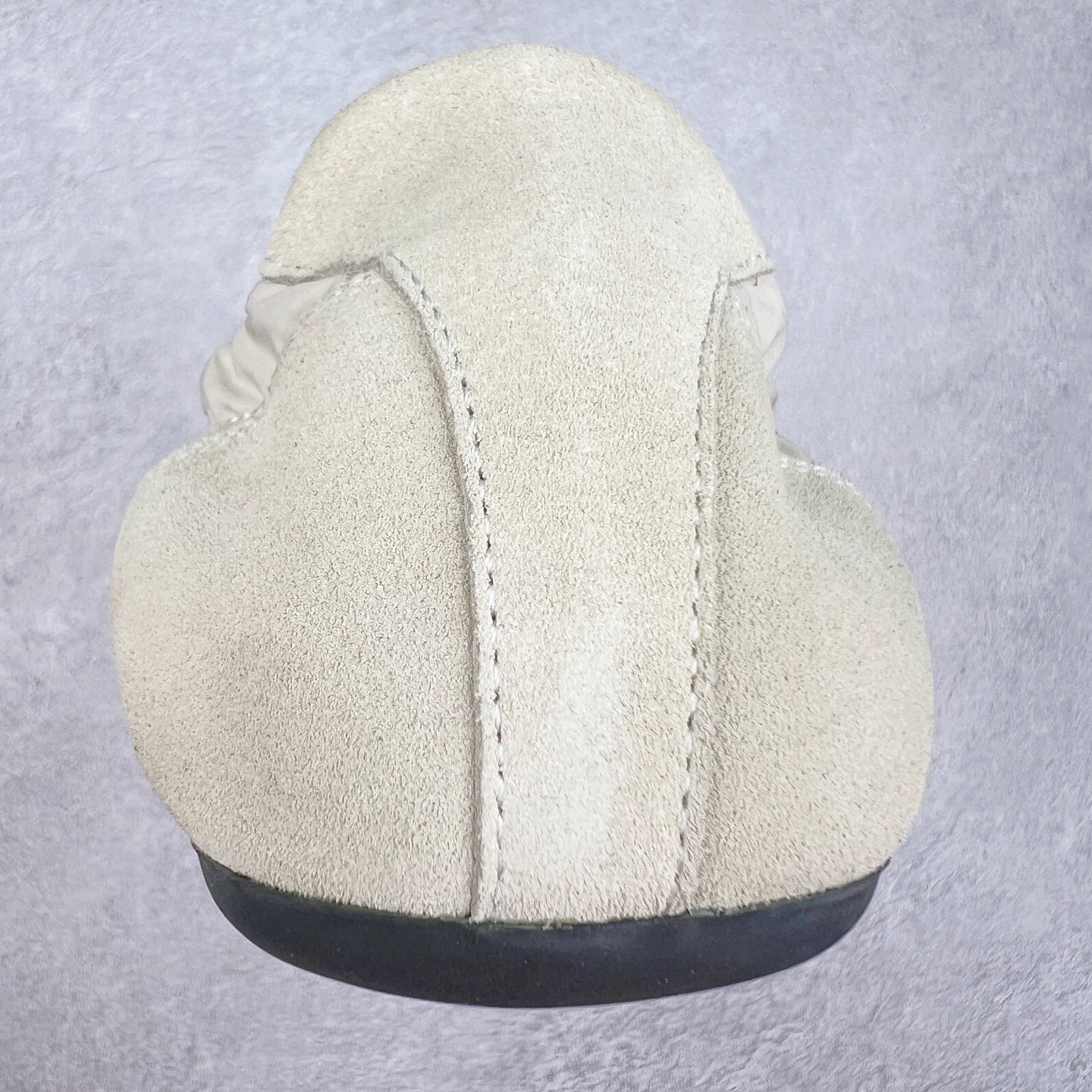 图片[8]-Prada 普拉达早春夏秀款薄底德训鞋 2025ss秀款出境率最高的单品 原版1比1开发 面料丝光牛反绒 牛皮垫脚 橡胶大底 内里羊皮包裹 软软糯糯的 鞋垫加厚小羊皮 踩上去无比舒适 有支撑感 又包裹得很好的感觉 鞋型包裹感十足 轻便好穿实用的一款休闲鞋 原版开模橡胶大底 尺码：35 36 37 38 39 40 41 42 43 44-选品中心