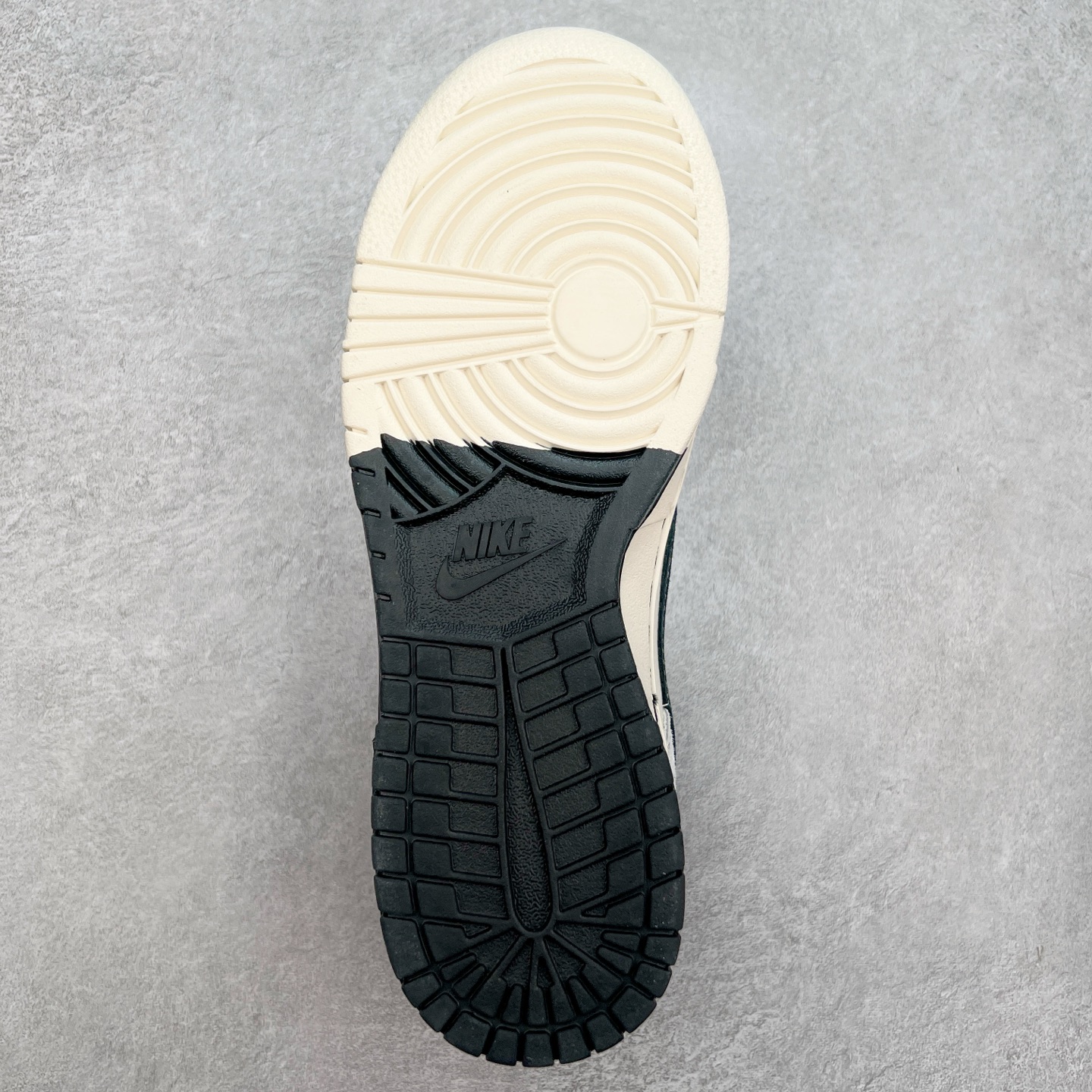 图片[9]-NK Dunk Low 定制配色 YX5066-298 大厂出品 极力推荐 原装头层材料 独家版型蒸餾加工帶來的是更好的视觉和脚感体验大厂纯原品质出货 清洁度 电绣工艺 皮料切割干净无任何毛边 细节完美 实拍调校N版已经零色差零失真 百分百还原实物色彩所见即所得 不存在货不对板色差等低级问题 选购参考实物拍摄 不混卖不参货 只用心做好货严格选品 承诺混一赔十 尺码：36 36.5 37.5 38 38.5 39 40 40.5 41 42 42.5 43 44 44.5 45-选品中心