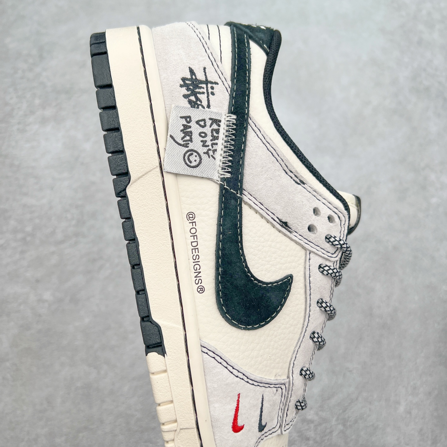 图片[6]-NK Dunk Low 定制配色 YX5066-298 大厂出品 极力推荐 原装头层材料 独家版型蒸餾加工帶來的是更好的视觉和脚感体验大厂纯原品质出货 清洁度 电绣工艺 皮料切割干净无任何毛边 细节完美 实拍调校N版已经零色差零失真 百分百还原实物色彩所见即所得 不存在货不对板色差等低级问题 选购参考实物拍摄 不混卖不参货 只用心做好货严格选品 承诺混一赔十 尺码：36 36.5 37.5 38 38.5 39 40 40.5 41 42 42.5 43 44 44.5 45-选品中心