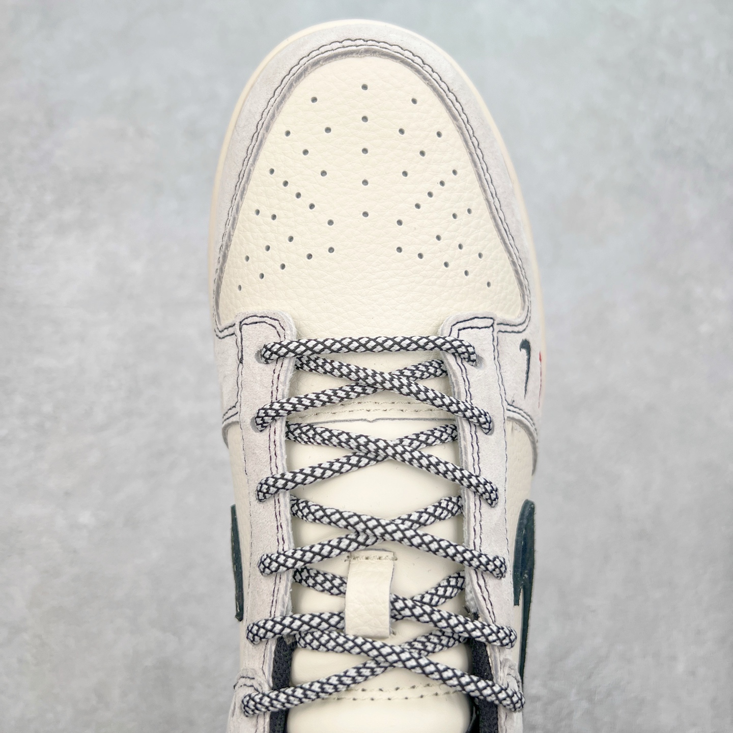 图片[4]-NK Dunk Low 定制配色 YX5066-298 大厂出品 极力推荐 原装头层材料 独家版型蒸餾加工帶來的是更好的视觉和脚感体验大厂纯原品质出货 清洁度 电绣工艺 皮料切割干净无任何毛边 细节完美 实拍调校N版已经零色差零失真 百分百还原实物色彩所见即所得 不存在货不对板色差等低级问题 选购参考实物拍摄 不混卖不参货 只用心做好货严格选品 承诺混一赔十 尺码：36 36.5 37.5 38 38.5 39 40 40.5 41 42 42.5 43 44 44.5 45-选品中心