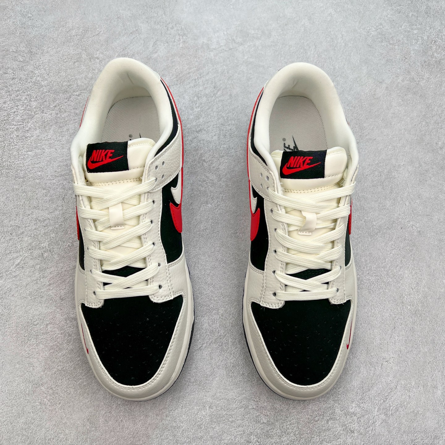 图片[2]-NK Dunk Low 定制配色 CS1688-102 大厂出品 极力推荐 原装头层材料 独家版型蒸餾加工帶來的是更好的视觉和脚感体验大厂纯原品质出货 清洁度 电绣工艺 皮料切割干净无任何毛边 细节完美 实拍调校N版已经零色差零失真 百分百还原实物色彩所见即所得 不存在货不对板色差等低级问题 选购参考实物拍摄 不混卖不参货 只用心做好货严格选品 承诺混一赔十 尺码：36 36.5 37.5 38 38.5 39 40 40.5 41 42 42.5 43 44 44.5 45-选品中心