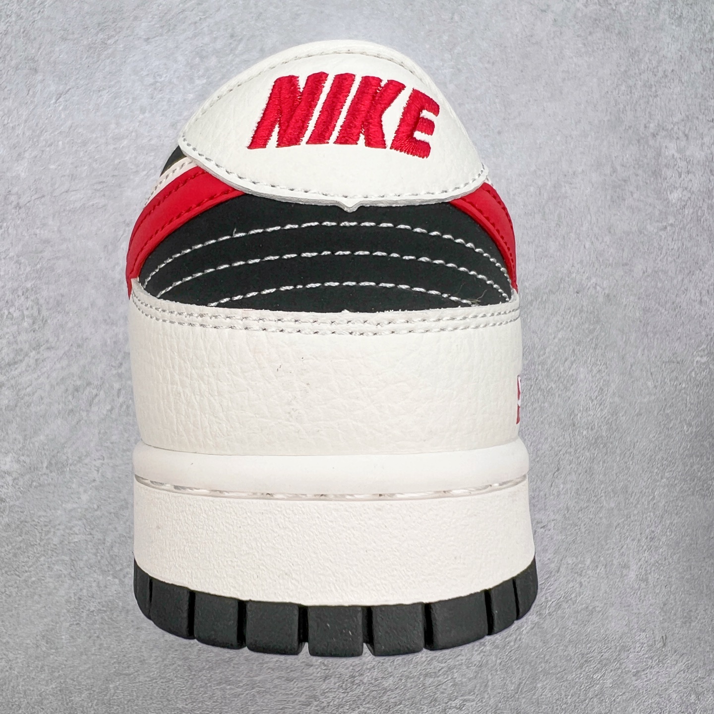 图片[8]-NK Dunk Low 定制配色 CS1688-102 大厂出品 极力推荐 原装头层材料 独家版型蒸餾加工帶來的是更好的视觉和脚感体验大厂纯原品质出货 清洁度 电绣工艺 皮料切割干净无任何毛边 细节完美 实拍调校N版已经零色差零失真 百分百还原实物色彩所见即所得 不存在货不对板色差等低级问题 选购参考实物拍摄 不混卖不参货 只用心做好货严格选品 承诺混一赔十 尺码：36 36.5 37.5 38 38.5 39 40 40.5 41 42 42.5 43 44 44.5 45-选品中心