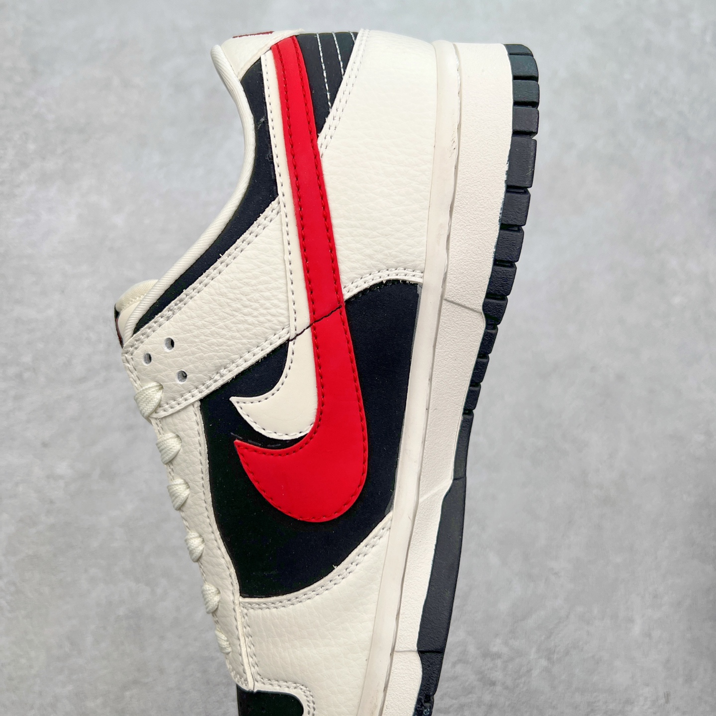 图片[7]-NK Dunk Low 定制配色 CS1688-102 大厂出品 极力推荐 原装头层材料 独家版型蒸餾加工帶來的是更好的视觉和脚感体验大厂纯原品质出货 清洁度 电绣工艺 皮料切割干净无任何毛边 细节完美 实拍调校N版已经零色差零失真 百分百还原实物色彩所见即所得 不存在货不对板色差等低级问题 选购参考实物拍摄 不混卖不参货 只用心做好货严格选品 承诺混一赔十 尺码：36 36.5 37.5 38 38.5 39 40 40.5 41 42 42.5 43 44 44.5 45-选品中心