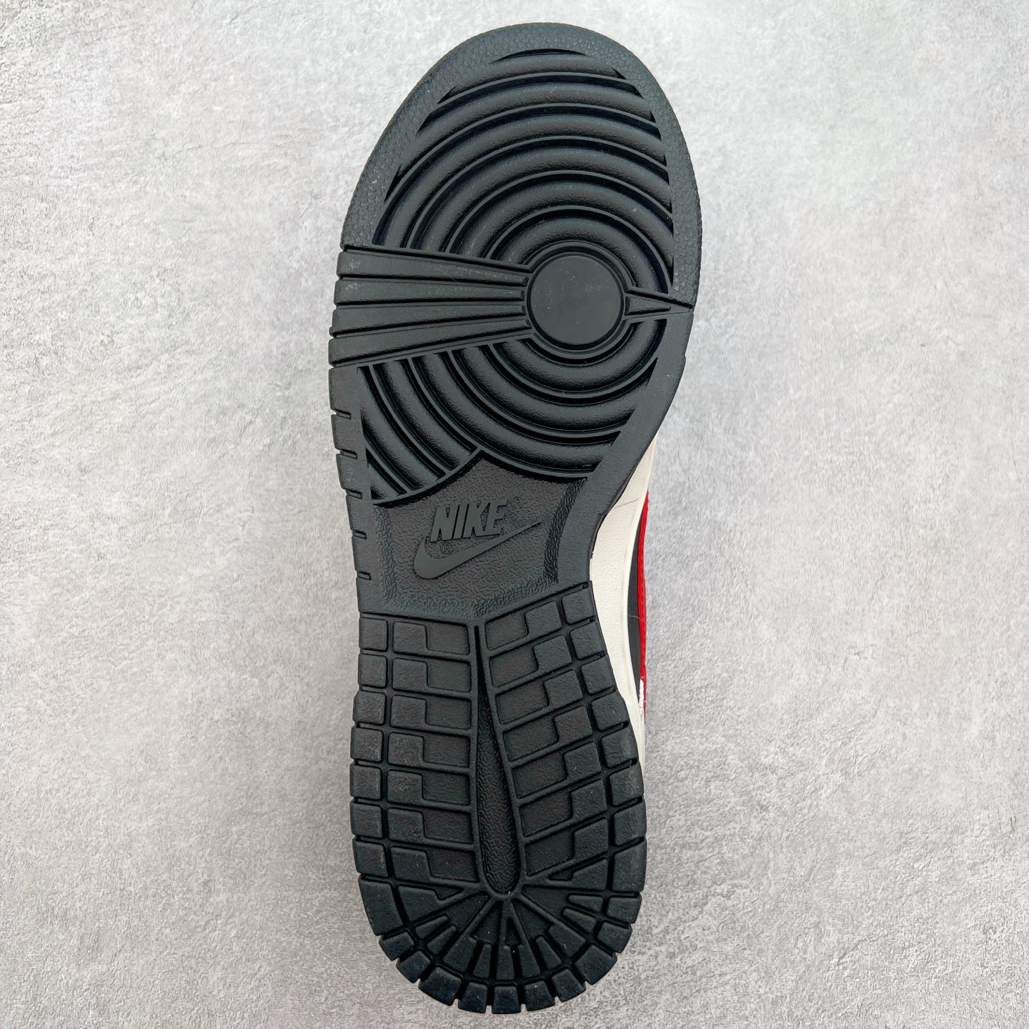 图片[9]-NK Dunk Low 定制配色 CS1688-102 大厂出品 极力推荐 原装头层材料 独家版型蒸餾加工帶來的是更好的视觉和脚感体验大厂纯原品质出货 清洁度 电绣工艺 皮料切割干净无任何毛边 细节完美 实拍调校N版已经零色差零失真 百分百还原实物色彩所见即所得 不存在货不对板色差等低级问题 选购参考实物拍摄 不混卖不参货 只用心做好货严格选品 承诺混一赔十 尺码：36 36.5 37.5 38 38.5 39 40 40.5 41 42 42.5 43 44 44.5 45-选品中心