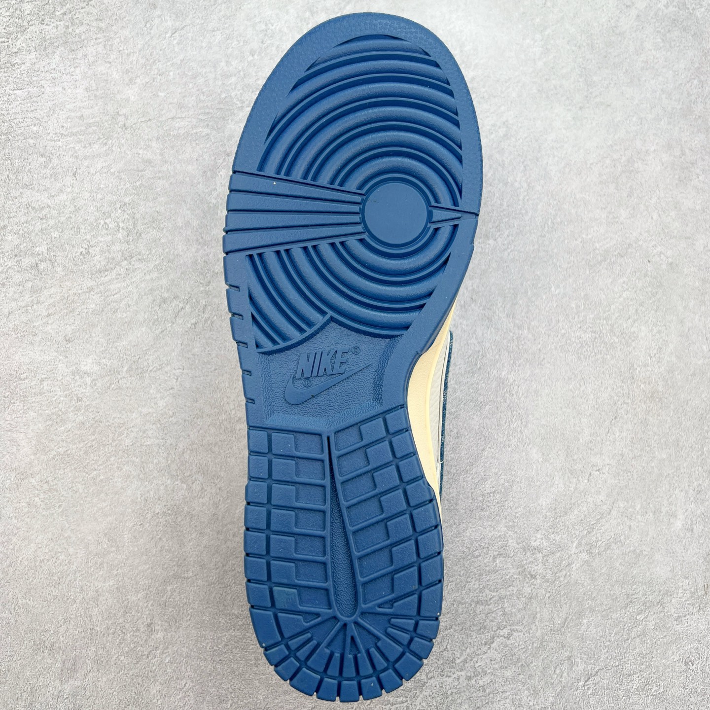 图片[9]-NK Dunk Low 定制配色 JH8310-955 大厂出品 极力推荐 原装头层材料 独家版型蒸餾加工帶來的是更好的视觉和脚感体验大厂纯原品质出货 清洁度 电绣工艺 皮料切割干净无任何毛边 细节完美 实拍调校N版已经零色差零失真 百分百还原实物色彩所见即所得 不存在货不对板色差等低级问题 选购参考实物拍摄 不混卖不参货 只用心做好货严格选品 承诺混一赔十 尺码：36 36.5 37.5 38 38.5 39 40 40.5 41 42 42.5 43 44 44.5 45-选品中心