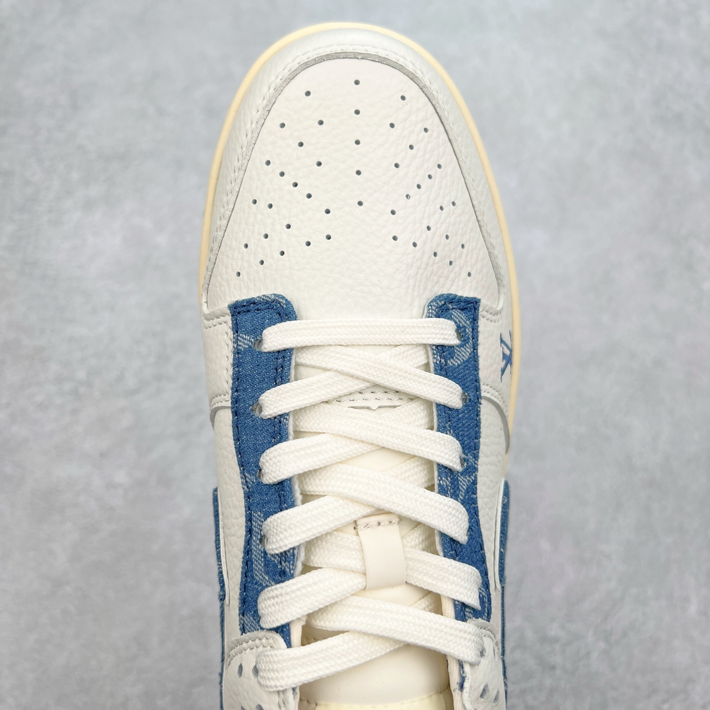 图片[4]-NK Dunk Low 定制配色 JH8310-955 大厂出品 极力推荐 原装头层材料 独家版型蒸餾加工帶來的是更好的视觉和脚感体验大厂纯原品质出货 清洁度 电绣工艺 皮料切割干净无任何毛边 细节完美 实拍调校N版已经零色差零失真 百分百还原实物色彩所见即所得 不存在货不对板色差等低级问题 选购参考实物拍摄 不混卖不参货 只用心做好货严格选品 承诺混一赔十 尺码：36 36.5 37.5 38 38.5 39 40 40.5 41 42 42.5 43 44 44.5 45-选品中心