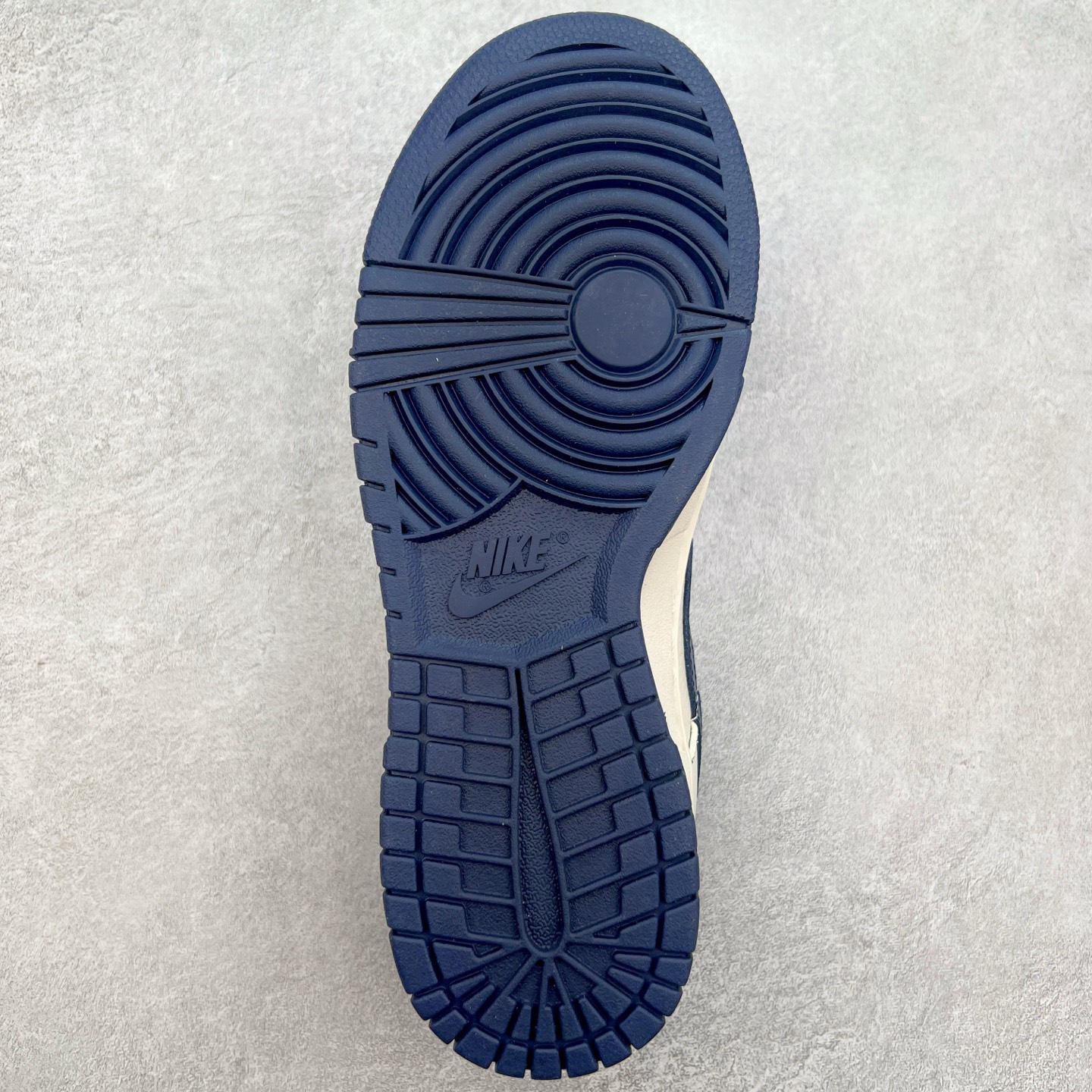 图片[9]-NK Dunk Low 定制配色 XX2025-315 大厂出品 极力推荐 原装头层材料 独家版型蒸餾加工帶來的是更好的视觉和脚感体验大厂纯原品质出货 清洁度 电绣工艺 皮料切割干净无任何毛边 细节完美 实拍调校N版已经零色差零失真 百分百还原实物色彩所见即所得 不存在货不对板色差等低级问题 选购参考实物拍摄 不混卖不参货 只用心做好货严格选品 承诺混一赔十 尺码：36 36.5 37.5 38 38.5 39 40 40.5 41 42 42.5 43 44 44.5 45-选品中心