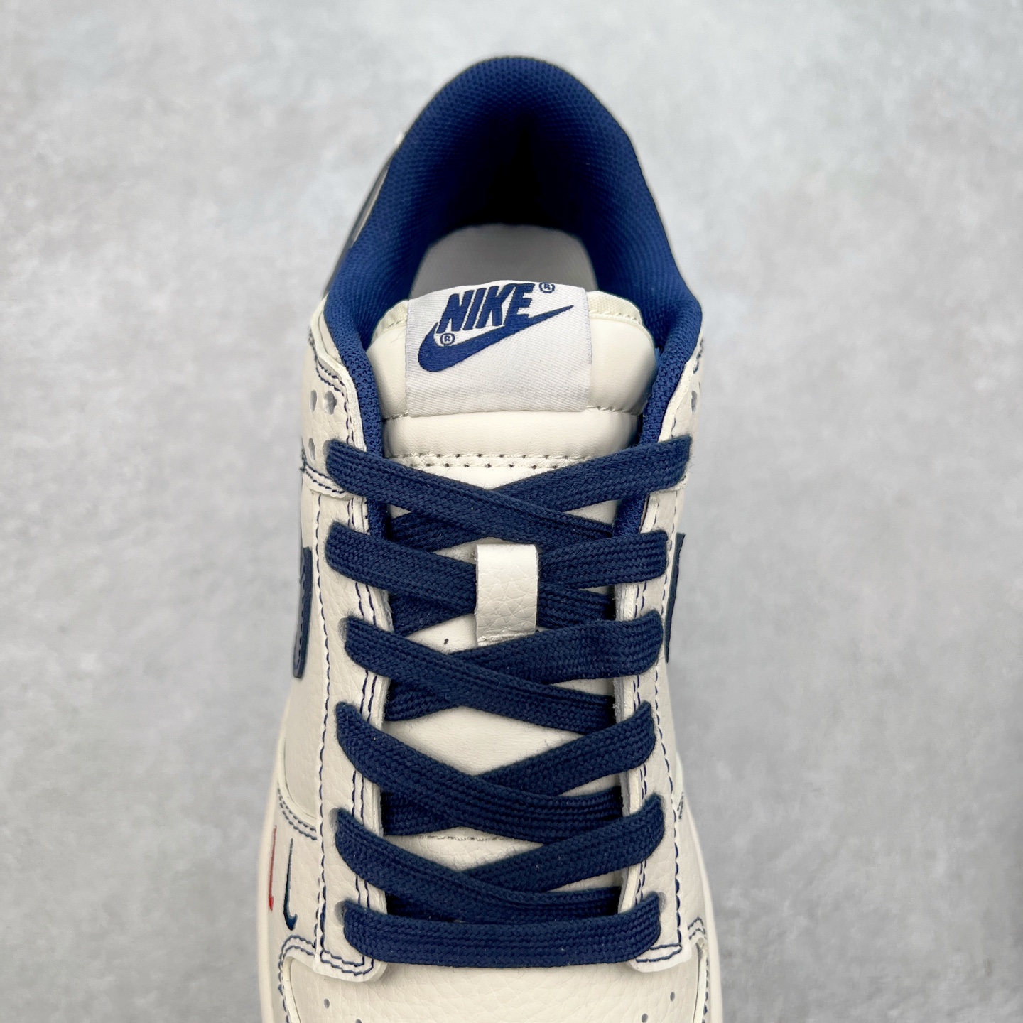 图片[5]-NK Dunk Low 定制配色 XX2025-315 大厂出品 极力推荐 原装头层材料 独家版型蒸餾加工帶來的是更好的视觉和脚感体验大厂纯原品质出货 清洁度 电绣工艺 皮料切割干净无任何毛边 细节完美 实拍调校N版已经零色差零失真 百分百还原实物色彩所见即所得 不存在货不对板色差等低级问题 选购参考实物拍摄 不混卖不参货 只用心做好货严格选品 承诺混一赔十 尺码：36 36.5 37.5 38 38.5 39 40 40.5 41 42 42.5 43 44 44.5 45-选品中心