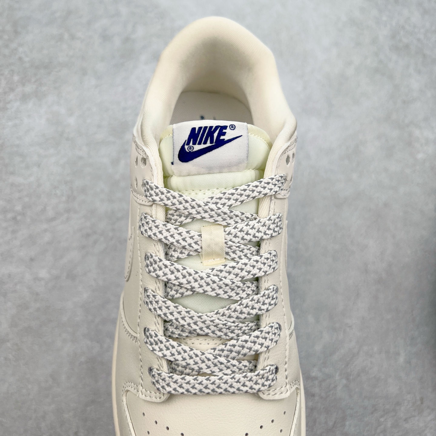 图片[5]-NK Dunk Low 定制配色 XX8888-003 大厂出品 极力推荐 原装头层材料 独家版型蒸餾加工帶來的是更好的视觉和脚感体验大厂纯原品质出货 清洁度 电绣工艺 皮料切割干净无任何毛边 细节完美 实拍调校N版已经零色差零失真 百分百还原实物色彩所见即所得 不存在货不对板色差等低级问题 选购参考实物拍摄 不混卖不参货 只用心做好货严格选品 承诺混一赔十 尺码：36 36.5 37.5 38 38.5 39 40 40.5 41 42 42.5 43 44 44.5 45-选品中心