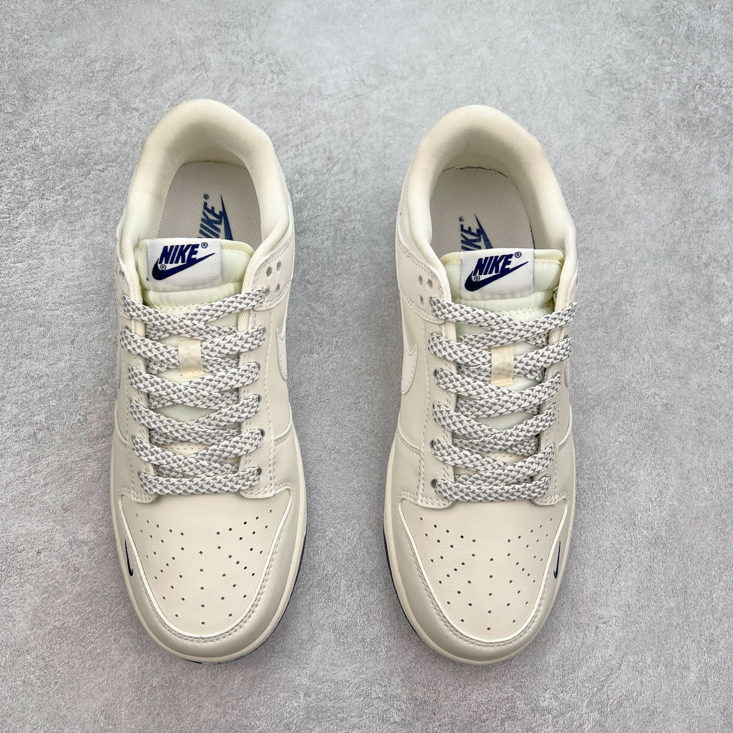 图片[2]-NK Dunk Low 定制配色 XX8888-003 大厂出品 极力推荐 原装头层材料 独家版型蒸餾加工帶來的是更好的视觉和脚感体验大厂纯原品质出货 清洁度 电绣工艺 皮料切割干净无任何毛边 细节完美 实拍调校N版已经零色差零失真 百分百还原实物色彩所见即所得 不存在货不对板色差等低级问题 选购参考实物拍摄 不混卖不参货 只用心做好货严格选品 承诺混一赔十 尺码：36 36.5 37.5 38 38.5 39 40 40.5 41 42 42.5 43 44 44.5 45-选品中心