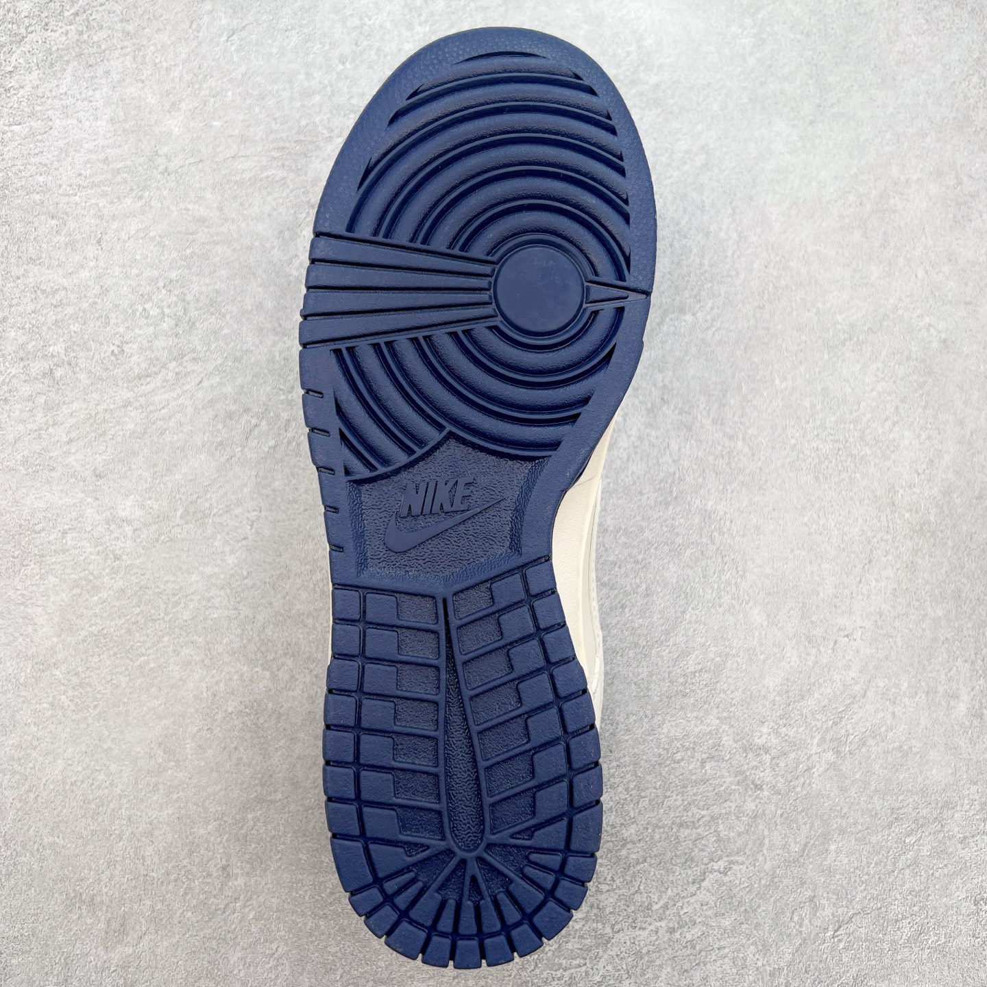 图片[9]-NK Dunk Low 定制配色 XX8888-003 大厂出品 极力推荐 原装头层材料 独家版型蒸餾加工帶來的是更好的视觉和脚感体验大厂纯原品质出货 清洁度 电绣工艺 皮料切割干净无任何毛边 细节完美 实拍调校N版已经零色差零失真 百分百还原实物色彩所见即所得 不存在货不对板色差等低级问题 选购参考实物拍摄 不混卖不参货 只用心做好货严格选品 承诺混一赔十 尺码：36 36.5 37.5 38 38.5 39 40 40.5 41 42 42.5 43 44 44.5 45-选品中心