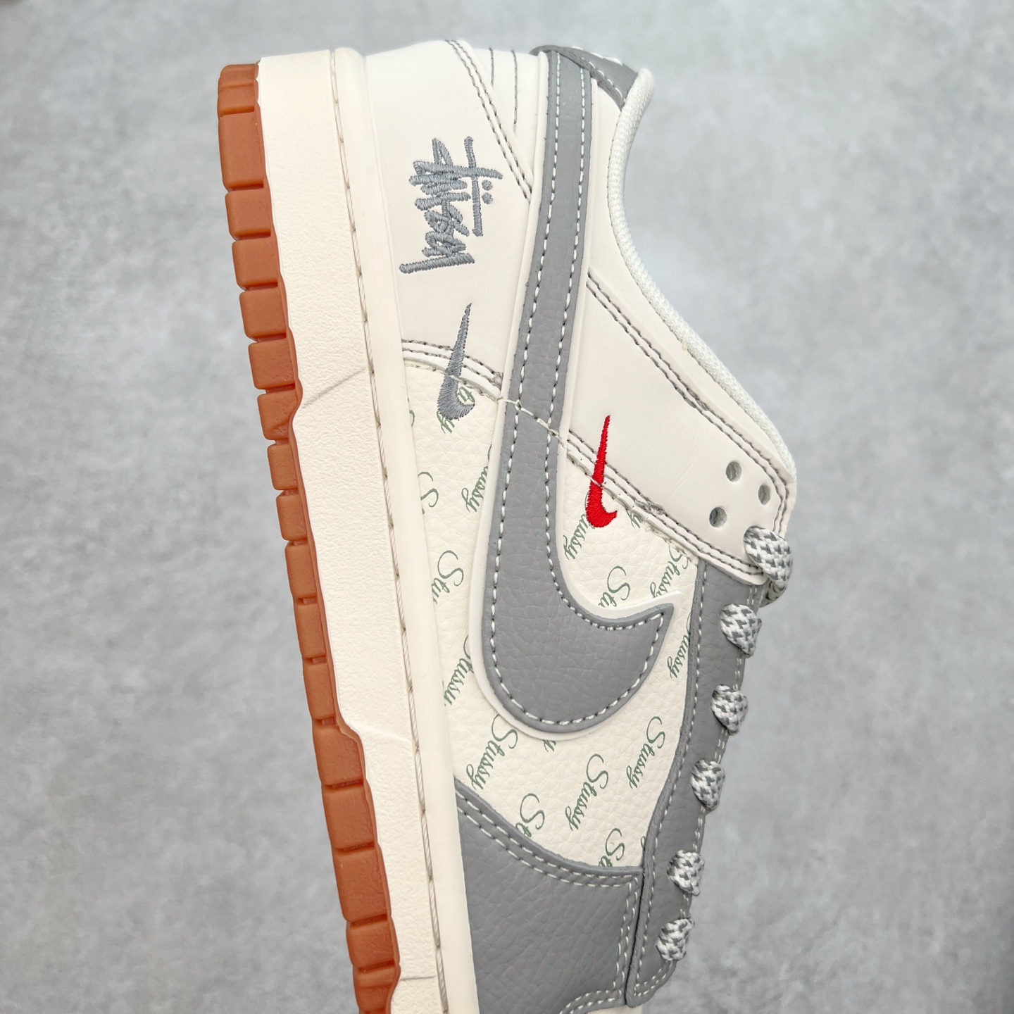 图片[6]-NK Dunk Low 定制配色 XS6089-531 大厂出品 极力推荐 原装头层材料 独家版型蒸餾加工帶來的是更好的视觉和脚感体验大厂纯原品质出货 清洁度 电绣工艺 皮料切割干净无任何毛边 细节完美 实拍调校N版已经零色差零失真 百分百还原实物色彩所见即所得 不存在货不对板色差等低级问题 选购参考实物拍摄 不混卖不参货 只用心做好货严格选品 承诺混一赔十 尺码：36 36.5 37.5 38 38.5 39 40 40.5 41 42 42.5 43 44 44.5 45-选品中心