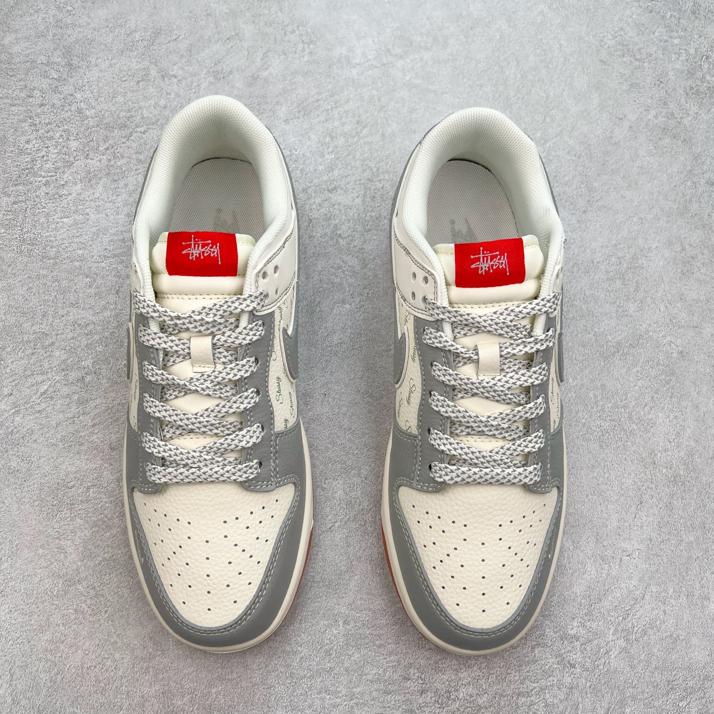 图片[2]-NK Dunk Low 定制配色 XS6089-531 大厂出品 极力推荐 原装头层材料 独家版型蒸餾加工帶來的是更好的视觉和脚感体验大厂纯原品质出货 清洁度 电绣工艺 皮料切割干净无任何毛边 细节完美 实拍调校N版已经零色差零失真 百分百还原实物色彩所见即所得 不存在货不对板色差等低级问题 选购参考实物拍摄 不混卖不参货 只用心做好货严格选品 承诺混一赔十 尺码：36 36.5 37.5 38 38.5 39 40 40.5 41 42 42.5 43 44 44.5 45-选品中心