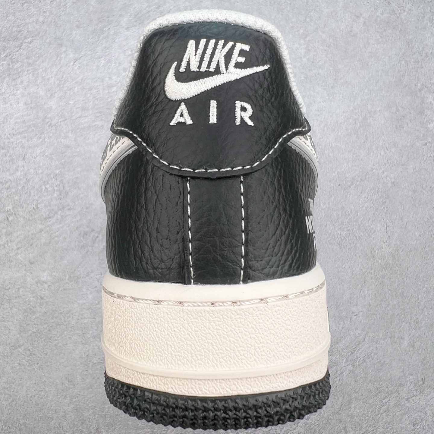 图片[8]-NK Air Force 1´07 Low 空军一号低帮百搭休闲运动板鞋 HH7518-049 柔软、弹性十足的缓震性能和出色的中底设计 横跨复古与现代的外型结合 造就出风靡全球 三十多年的Force 1 直到今天还深受青睐 实拍调校N版已经零色差零失真 百分百还原实物色彩所见即所得 不存在货不对板色差等低级问题 选购参考实物拍摄 不混卖不参货 只用心做好货严格选品 承诺混一赔十 尺码：36 36.5 37.5 38 38.5 39 40 40.5 41 42 42.5 43 44 44.5 45-选品中心