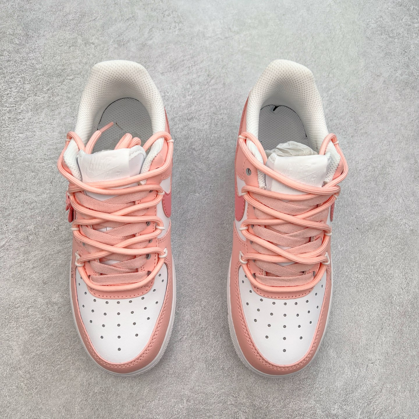 图片[2]-NK Air Force 1´07 Low 空军一号低帮百搭休闲运动板鞋 YY2023-762 柔软、弹性十足的缓震性能和出色的中底设计 横跨复古与现代的外型结合 造就出风靡全球 三十多年的Force 1 直到今天还深受青睐 实拍调校N版已经零色差零失真 百分百还原实物色彩所见即所得 不存在货不对板色差等低级问题 选购参考实物拍摄 不混卖不参货 只用心做好货严格选品 承诺混一赔十 尺码：36 36.5 37.5 38 38.5 39 40 40.5 41 42 42.5 43 44 44.5 45-选品中心