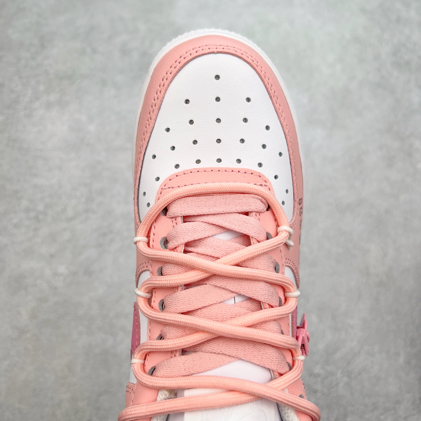 图片[4]-NK Air Force 1´07 Low 空军一号低帮百搭休闲运动板鞋 YY2023-762 柔软、弹性十足的缓震性能和出色的中底设计 横跨复古与现代的外型结合 造就出风靡全球 三十多年的Force 1 直到今天还深受青睐 实拍调校N版已经零色差零失真 百分百还原实物色彩所见即所得 不存在货不对板色差等低级问题 选购参考实物拍摄 不混卖不参货 只用心做好货严格选品 承诺混一赔十 尺码：36 36.5 37.5 38 38.5 39 40 40.5 41 42 42.5 43 44 44.5 45-选品中心