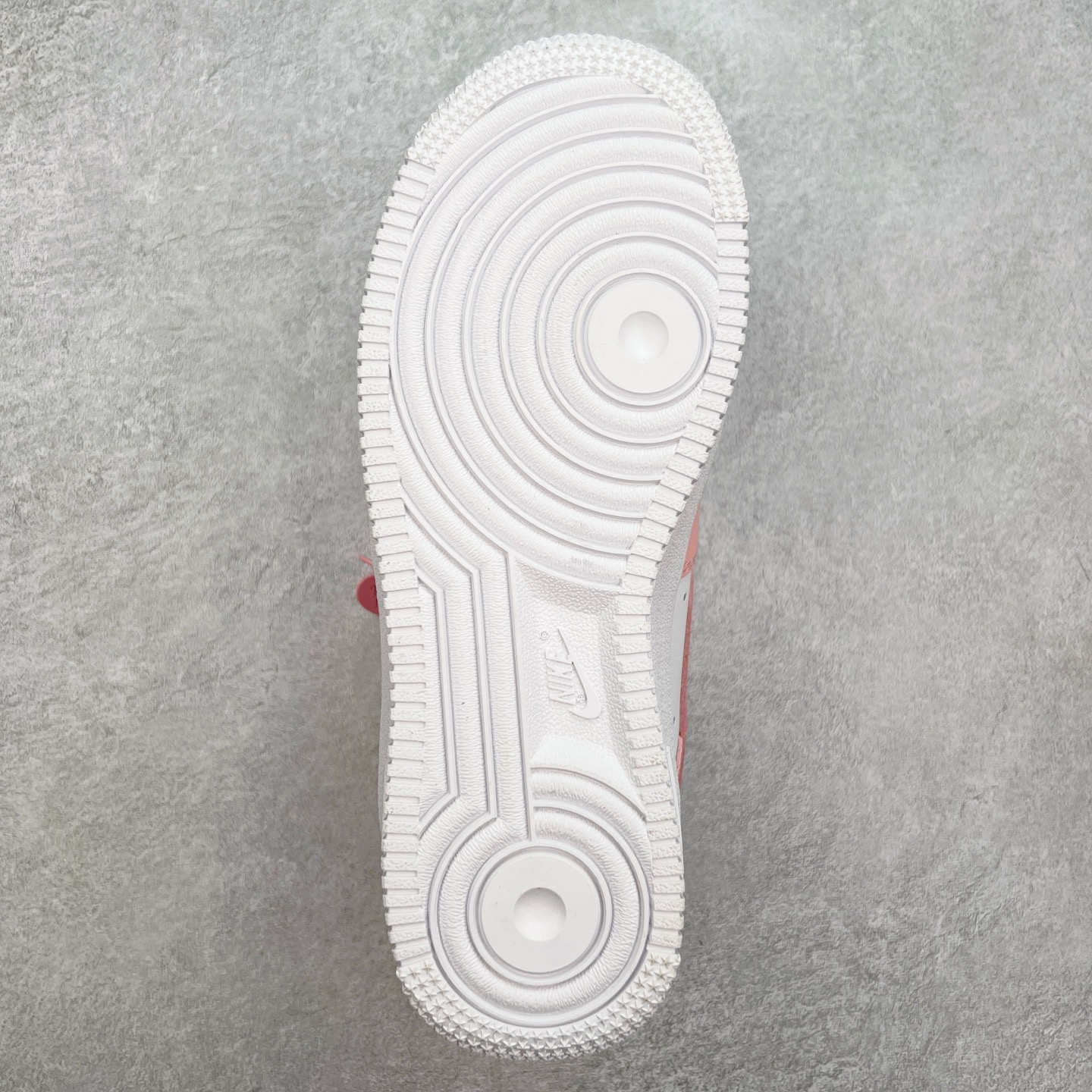 图片[9]-NK Air Force 1´07 Low 空军一号低帮百搭休闲运动板鞋 YY2023-762 柔软、弹性十足的缓震性能和出色的中底设计 横跨复古与现代的外型结合 造就出风靡全球 三十多年的Force 1 直到今天还深受青睐 实拍调校N版已经零色差零失真 百分百还原实物色彩所见即所得 不存在货不对板色差等低级问题 选购参考实物拍摄 不混卖不参货 只用心做好货严格选品 承诺混一赔十 尺码：36 36.5 37.5 38 38.5 39 40 40.5 41 42 42.5 43 44 44.5 45-选品中心