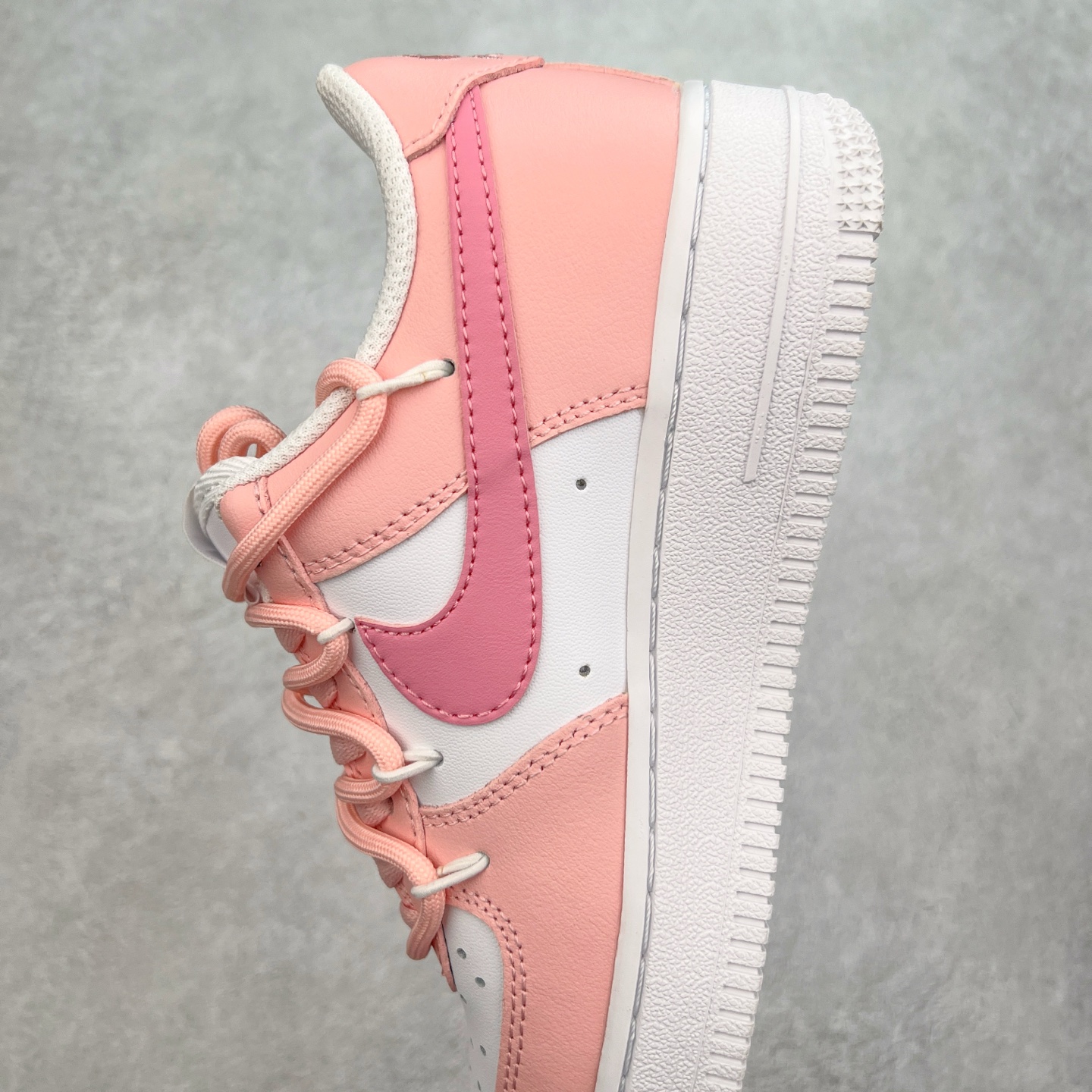 图片[7]-NK Air Force 1´07 Low 空军一号低帮百搭休闲运动板鞋 YY2023-762 柔软、弹性十足的缓震性能和出色的中底设计 横跨复古与现代的外型结合 造就出风靡全球 三十多年的Force 1 直到今天还深受青睐 实拍调校N版已经零色差零失真 百分百还原实物色彩所见即所得 不存在货不对板色差等低级问题 选购参考实物拍摄 不混卖不参货 只用心做好货严格选品 承诺混一赔十 尺码：36 36.5 37.5 38 38.5 39 40 40.5 41 42 42.5 43 44 44.5 45-选品中心