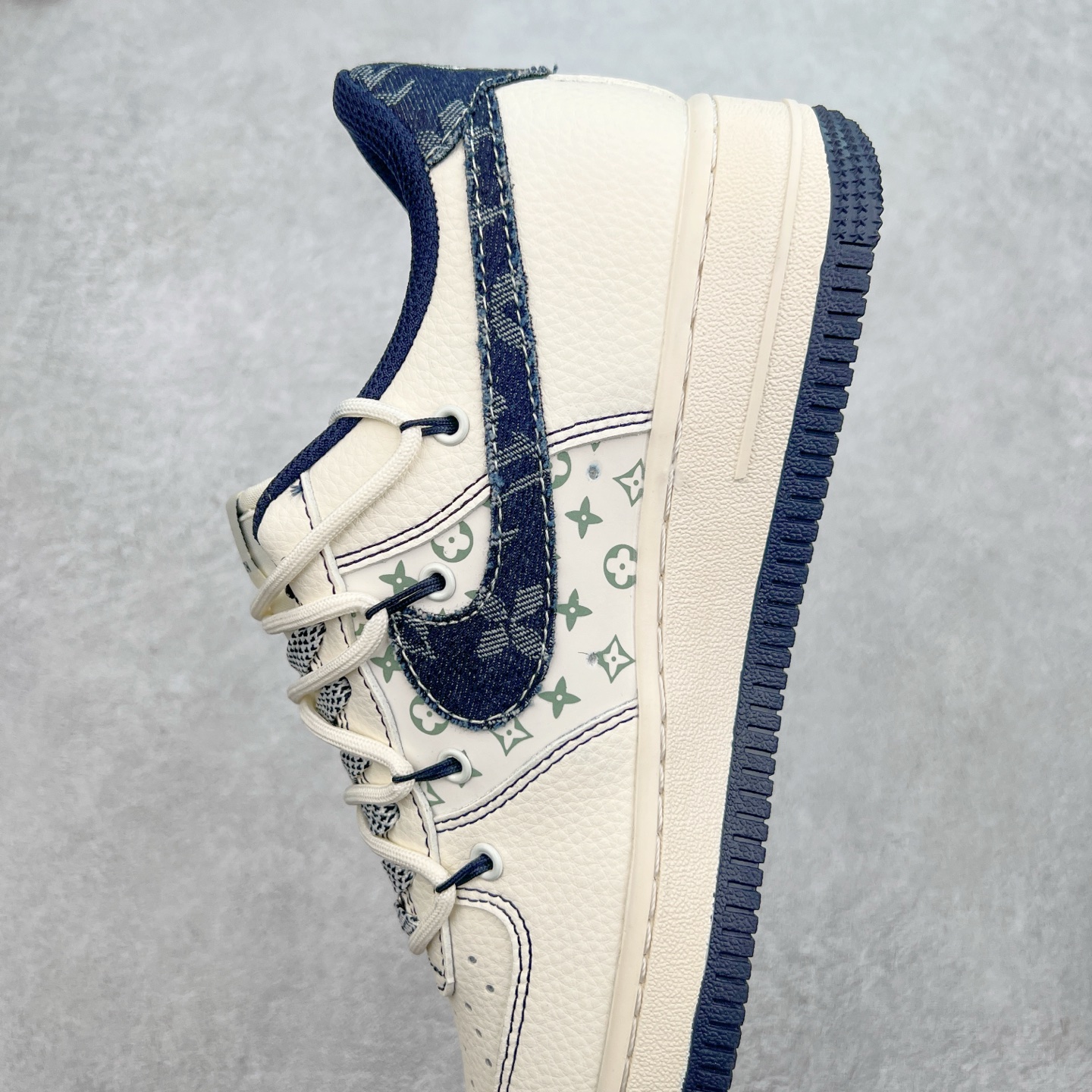 图片[7]-NK Air Force 1´07 Low 空军一号低帮百搭休闲运动板鞋 DM6868-060 柔软、弹性十足的缓震性能和出色的中底设计 横跨复古与现代的外型结合 造就出风靡全球 三十多年的Force 1 直到今天还深受青睐 实拍调校N版已经零色差零失真 百分百还原实物色彩所见即所得 不存在货不对板色差等低级问题 选购参考实物拍摄 不混卖不参货 只用心做好货严格选品 承诺混一赔十 尺码：36 36.5 37.5 38 38.5 39 40 40.5 41 42 42.5 43 44 44.5 45-选品中心