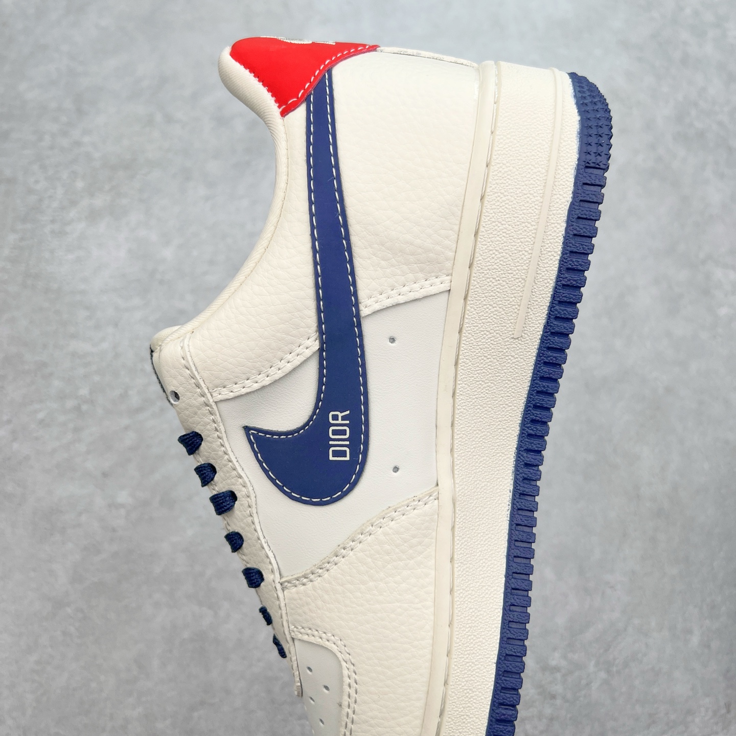 图片[7]-NK Air Force 1´07 Low 空军一号低帮百搭休闲运动板鞋 KK1988-067 柔软、弹性十足的缓震性能和出色的中底设计 横跨复古与现代的外型结合 造就出风靡全球 三十多年的Force 1 直到今天还深受青睐 实拍调校N版已经零色差零失真 百分百还原实物色彩所见即所得 不存在货不对板色差等低级问题 选购参考实物拍摄 不混卖不参货 只用心做好货严格选品 承诺混一赔十 尺码：36 36.5 37.5 38 38.5 39 40 40.5 41 42 42.5 43 44 44.5 45-选品中心