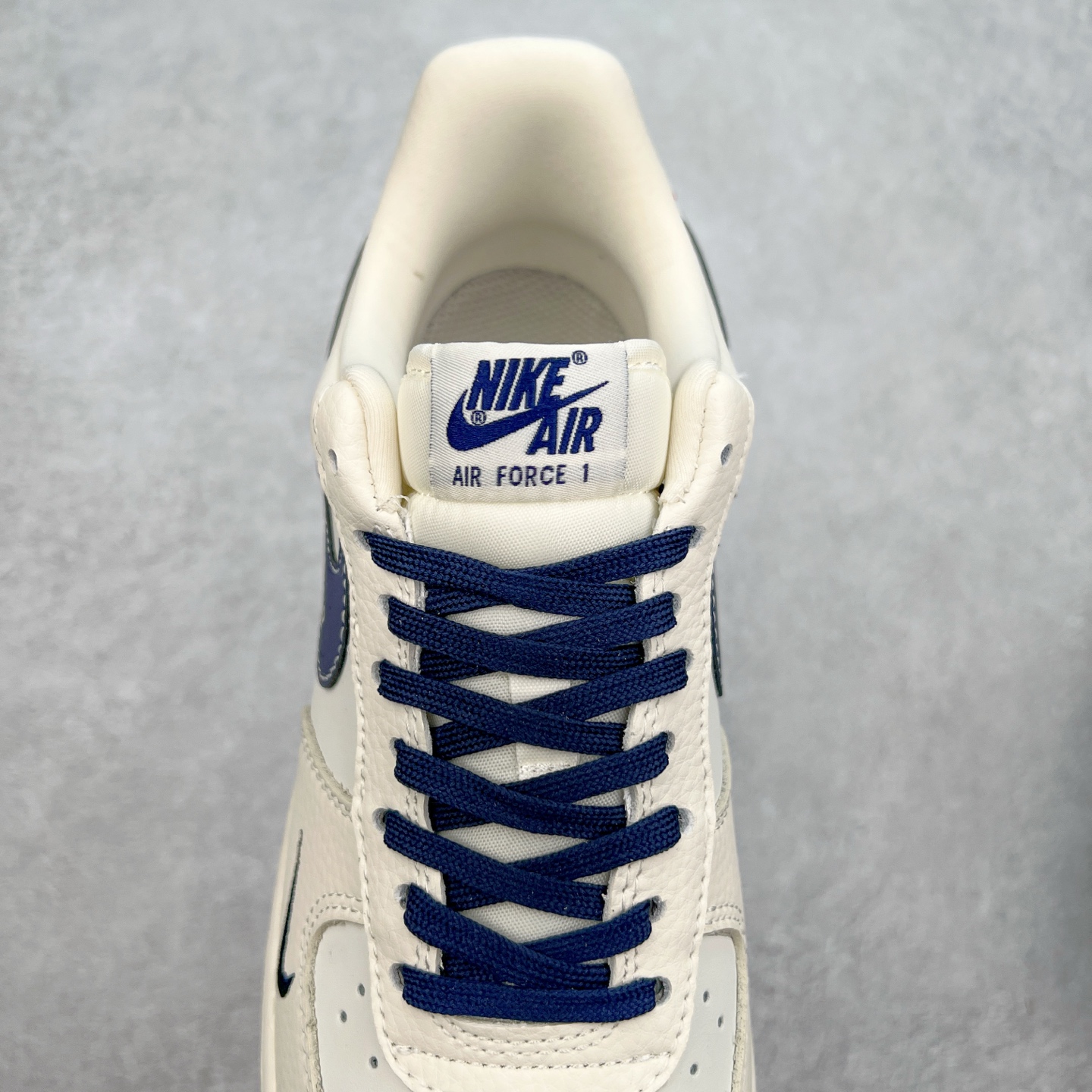 图片[5]-NK Air Force 1´07 Low 空军一号低帮百搭休闲运动板鞋 KK1988-067 柔软、弹性十足的缓震性能和出色的中底设计 横跨复古与现代的外型结合 造就出风靡全球 三十多年的Force 1 直到今天还深受青睐 实拍调校N版已经零色差零失真 百分百还原实物色彩所见即所得 不存在货不对板色差等低级问题 选购参考实物拍摄 不混卖不参货 只用心做好货严格选品 承诺混一赔十 尺码：36 36.5 37.5 38 38.5 39 40 40.5 41 42 42.5 43 44 44.5 45-选品中心