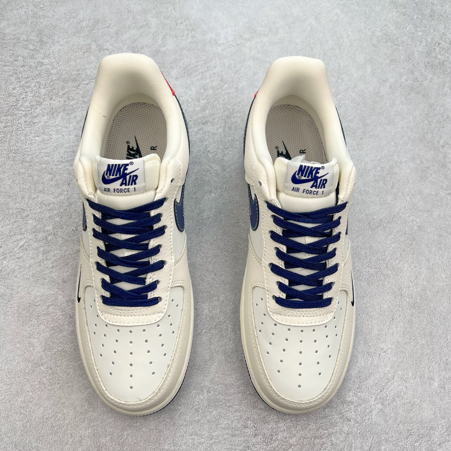 图片[2]-NK Air Force 1´07 Low 空军一号低帮百搭休闲运动板鞋 KK1988-067 柔软、弹性十足的缓震性能和出色的中底设计 横跨复古与现代的外型结合 造就出风靡全球 三十多年的Force 1 直到今天还深受青睐 实拍调校N版已经零色差零失真 百分百还原实物色彩所见即所得 不存在货不对板色差等低级问题 选购参考实物拍摄 不混卖不参货 只用心做好货严格选品 承诺混一赔十 尺码：36 36.5 37.5 38 38.5 39 40 40.5 41 42 42.5 43 44 44.5 45-选品中心