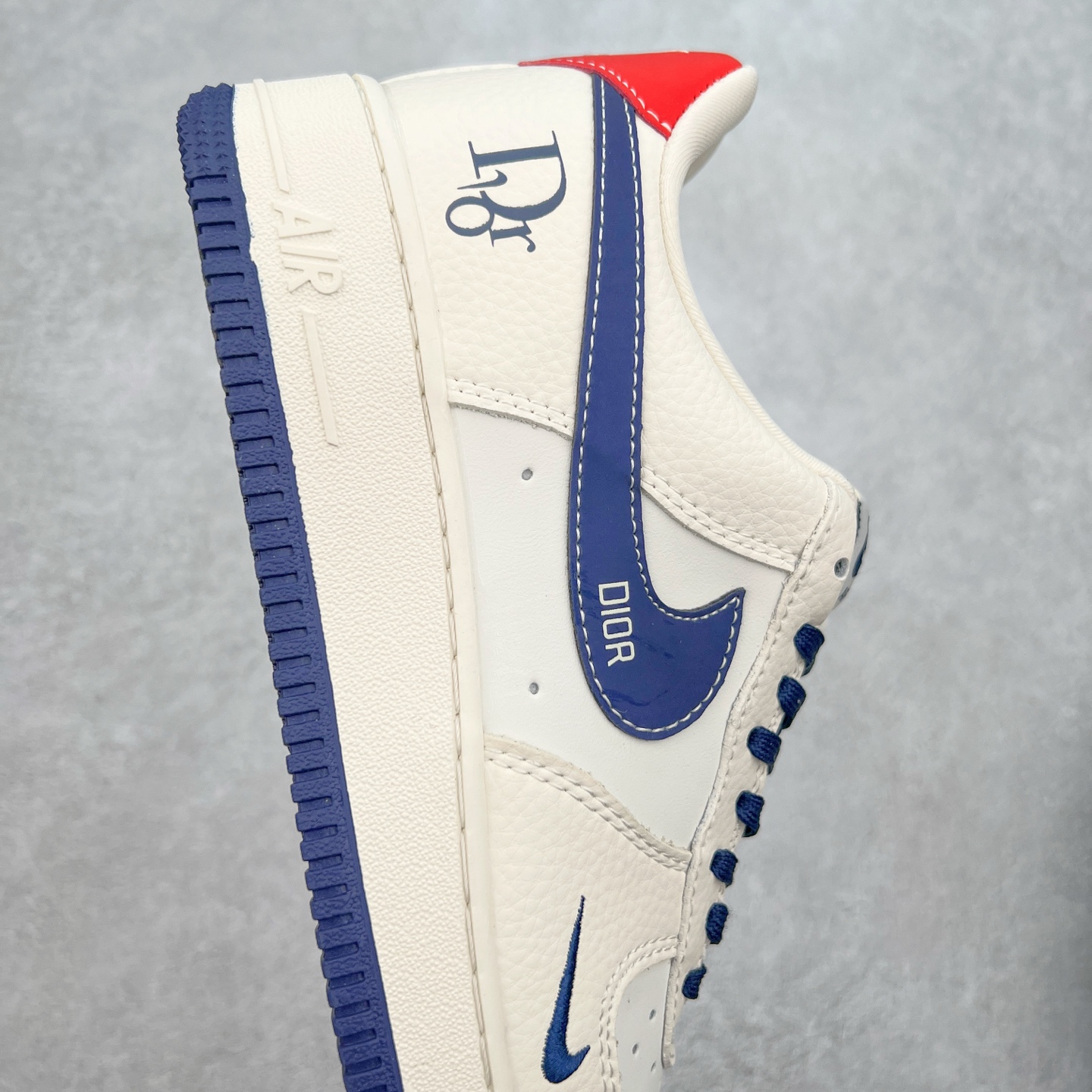 图片[6]-NK Air Force 1´07 Low 空军一号低帮百搭休闲运动板鞋 KK1988-067 柔软、弹性十足的缓震性能和出色的中底设计 横跨复古与现代的外型结合 造就出风靡全球 三十多年的Force 1 直到今天还深受青睐 实拍调校N版已经零色差零失真 百分百还原实物色彩所见即所得 不存在货不对板色差等低级问题 选购参考实物拍摄 不混卖不参货 只用心做好货严格选品 承诺混一赔十 尺码：36 36.5 37.5 38 38.5 39 40 40.5 41 42 42.5 43 44 44.5 45-选品中心