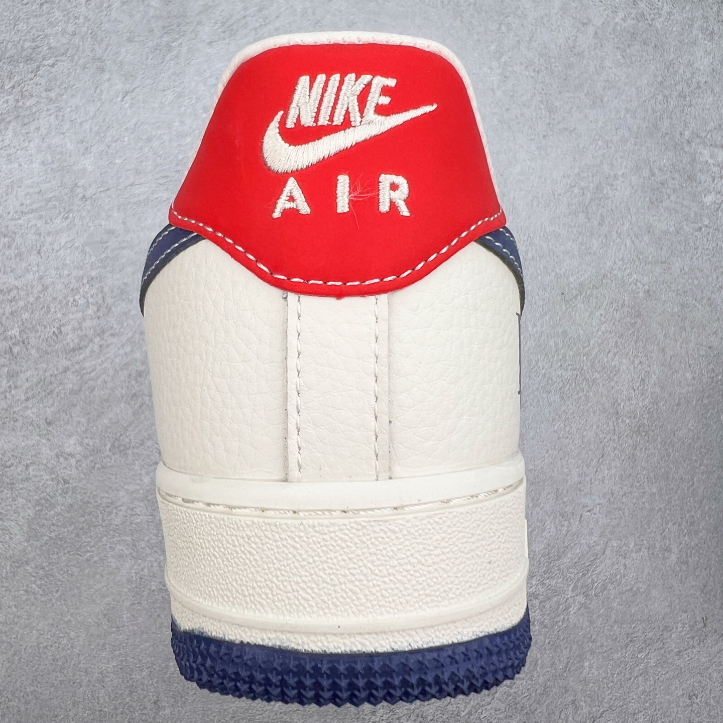 图片[8]-NK Air Force 1´07 Low 空军一号低帮百搭休闲运动板鞋 KK1988-067 柔软、弹性十足的缓震性能和出色的中底设计 横跨复古与现代的外型结合 造就出风靡全球 三十多年的Force 1 直到今天还深受青睐 实拍调校N版已经零色差零失真 百分百还原实物色彩所见即所得 不存在货不对板色差等低级问题 选购参考实物拍摄 不混卖不参货 只用心做好货严格选品 承诺混一赔十 尺码：36 36.5 37.5 38 38.5 39 40 40.5 41 42 42.5 43 44 44.5 45-选品中心