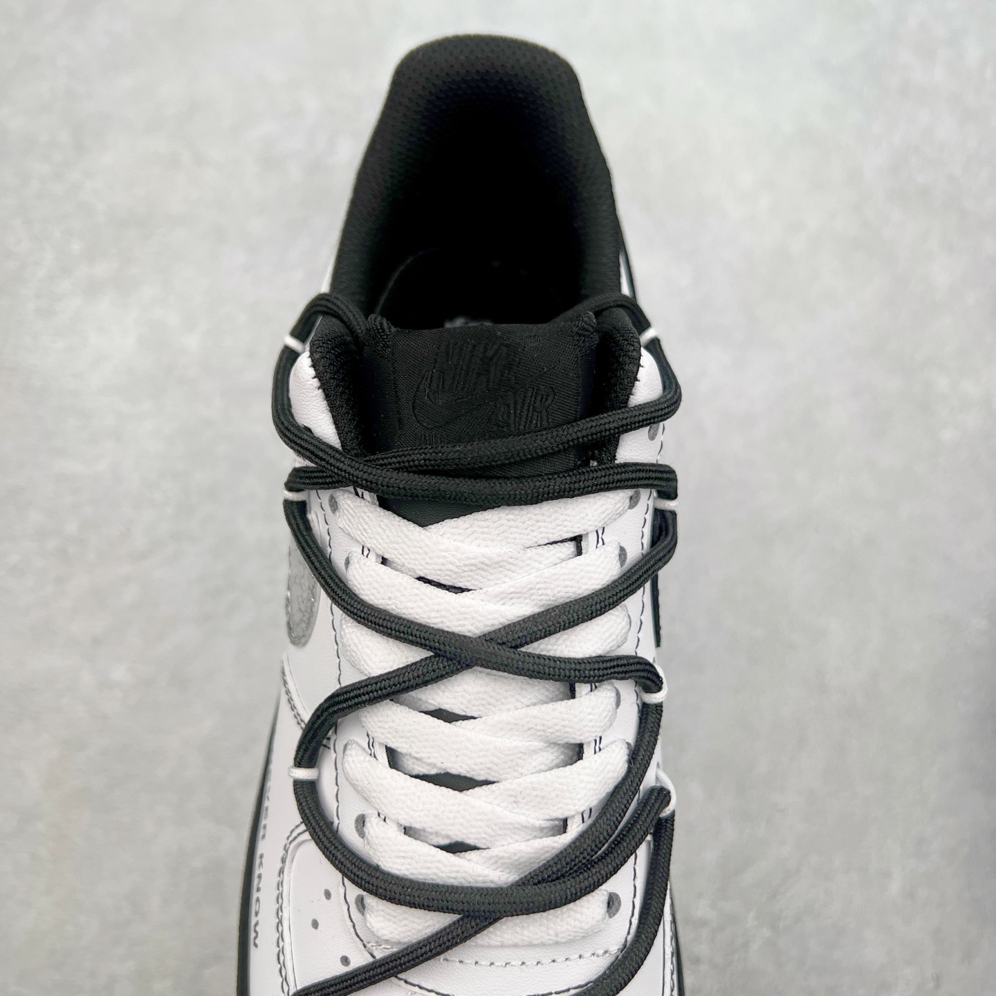 图片[5]-NK Air Force 1´07 Low 空军一号低帮百搭休闲运动板鞋 ZH0316-066 柔软、弹性十足的缓震性能和出色的中底设计 横跨复古与现代的外型结合 造就出风靡全球 三十多年的Force 1 直到今天还深受青睐 实拍调校N版已经零色差零失真 百分百还原实物色彩所见即所得 不存在货不对板色差等低级问题 选购参考实物拍摄 不混卖不参货 只用心做好货严格选品 承诺混一赔十 尺码：36 36.5 37.5 38 38.5 39 40 40.5 41 42 42.5 43 44 44.5 45-选品中心