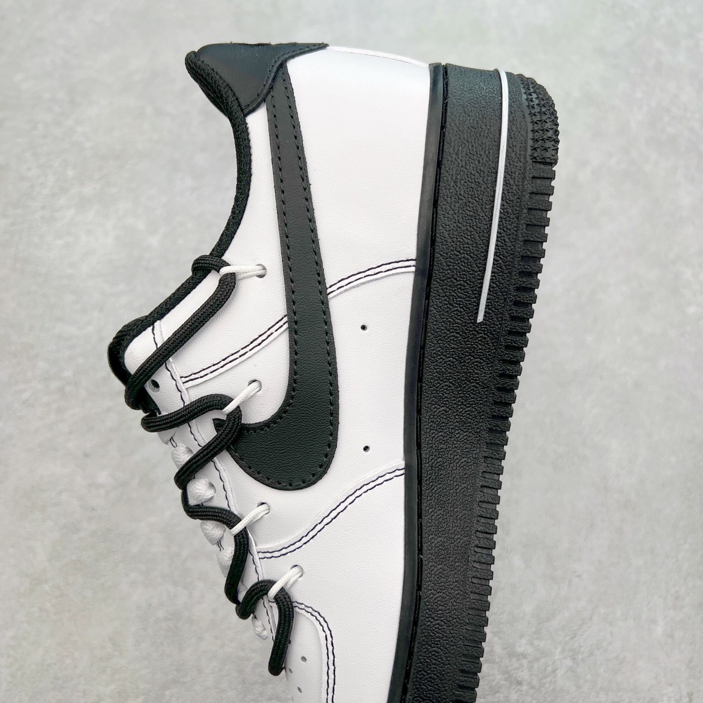 图片[7]-NK Air Force 1´07 Low 空军一号低帮百搭休闲运动板鞋 ZH0316-066 柔软、弹性十足的缓震性能和出色的中底设计 横跨复古与现代的外型结合 造就出风靡全球 三十多年的Force 1 直到今天还深受青睐 实拍调校N版已经零色差零失真 百分百还原实物色彩所见即所得 不存在货不对板色差等低级问题 选购参考实物拍摄 不混卖不参货 只用心做好货严格选品 承诺混一赔十 尺码：36 36.5 37.5 38 38.5 39 40 40.5 41 42 42.5 43 44 44.5 45-选品中心