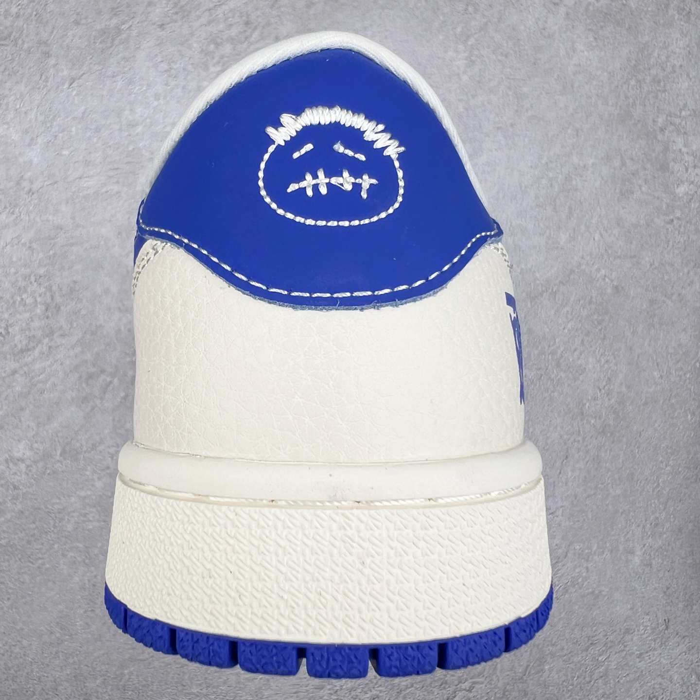 图片[8]-TS x Air Jordan AJ1 Low 倒钩低帮联名定制配色 LD2025-007 原厂内置气垫魔块 A模大底 头层小牛皮 鞋舌AJ原厂专用牛津布+AJ专用反口珍珠布+原厂无杂质高弹内里海棉+特殊封边弹力鞋带 实拍调校N版已经零色差零失真 百分百还原实物色彩所见即所得 不存在货不对板色差等低级问题 选购参考实物拍摄 不混卖不参货 只用心做好货严格选品 承诺混一赔十 尺码：36 36.5 37.5 38 38.5 39 40 40.5 41 42 42.5 43 44 44.5 45-选品中心