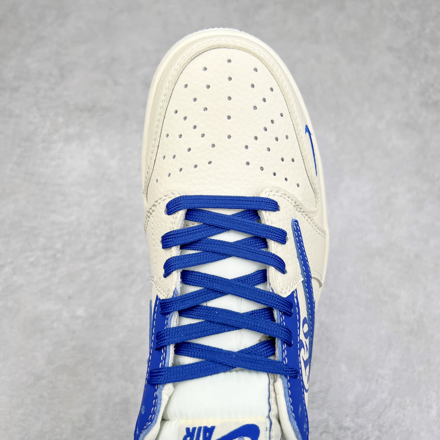 图片[4]-TS x Air Jordan AJ1 Low 倒钩低帮联名定制配色 LD2025-007 原厂内置气垫魔块 A模大底 头层小牛皮 鞋舌AJ原厂专用牛津布+AJ专用反口珍珠布+原厂无杂质高弹内里海棉+特殊封边弹力鞋带 实拍调校N版已经零色差零失真 百分百还原实物色彩所见即所得 不存在货不对板色差等低级问题 选购参考实物拍摄 不混卖不参货 只用心做好货严格选品 承诺混一赔十 尺码：36 36.5 37.5 38 38.5 39 40 40.5 41 42 42.5 43 44 44.5 45-选品中心