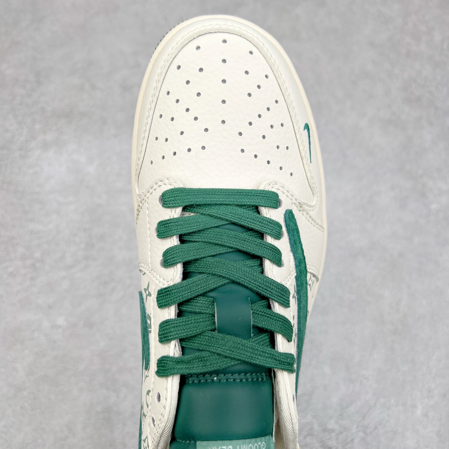 图片[4]-TS x Air Jordan AJ1 Low 倒钩低帮联名定制配色 SJ2068-112 原厂内置气垫魔块 A模大底 头层小牛皮 鞋舌AJ原厂专用牛津布+AJ专用反口珍珠布+原厂无杂质高弹内里海棉+特殊封边弹力鞋带 实拍调校N版已经零色差零失真 百分百还原实物色彩所见即所得 不存在货不对板色差等低级问题 选购参考实物拍摄 不混卖不参货 只用心做好货严格选品 承诺混一赔十 尺码：36 36.5 37.5 38 38.5 39 40 40.5 41 42 42.5 43 44 44.5 45-选品中心